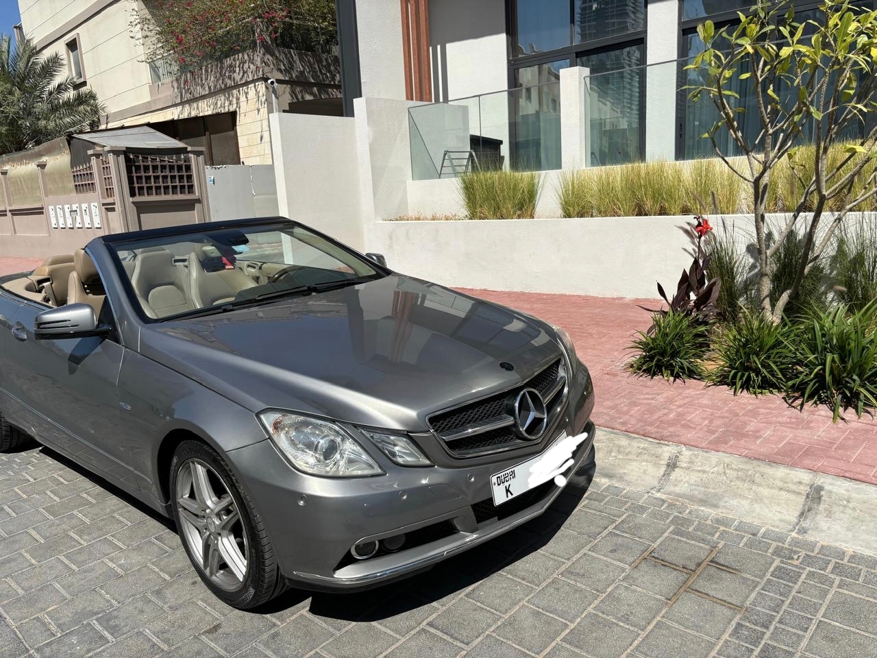 Grau Mercedes Benz E350 2012