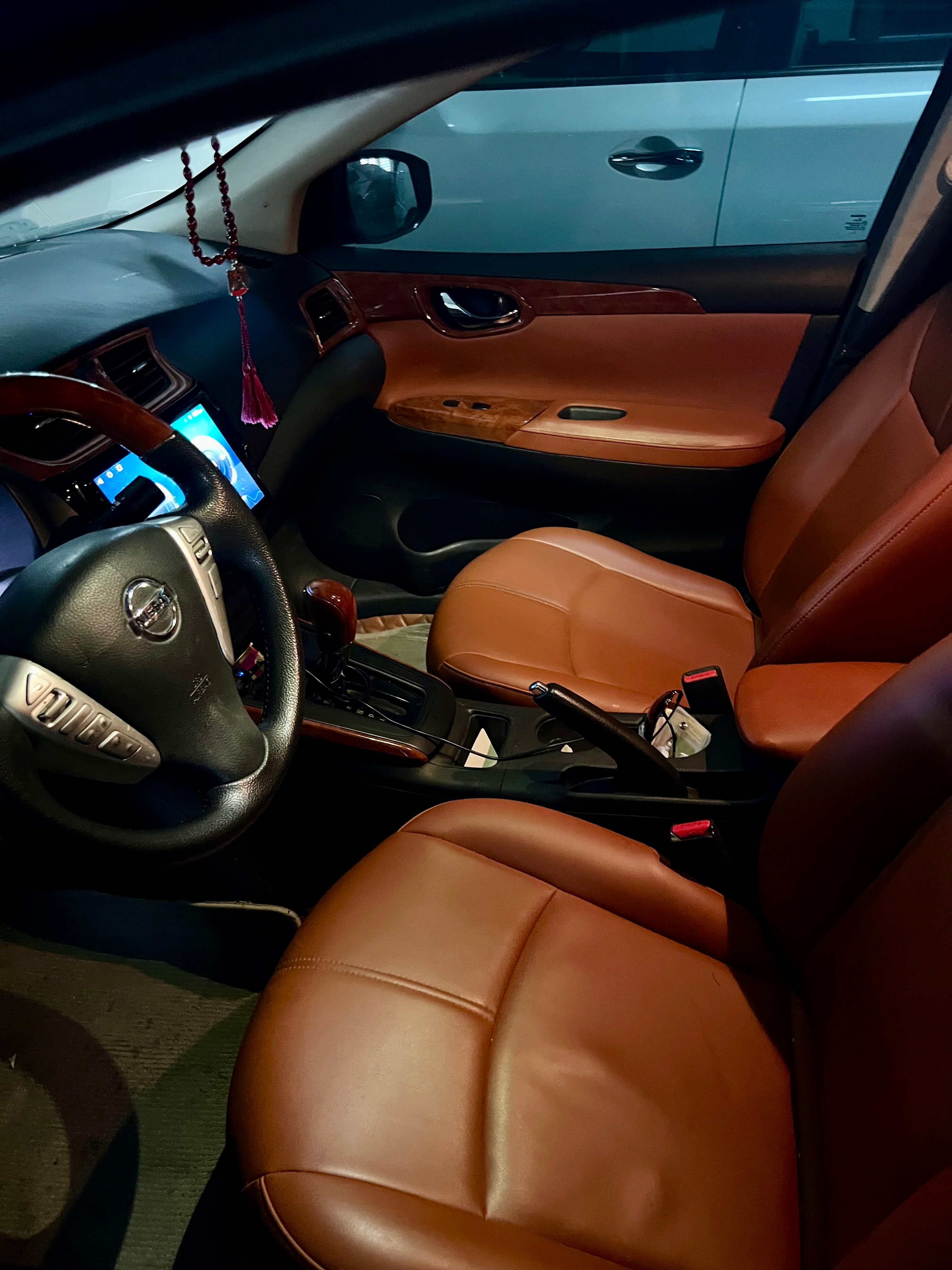 Blau Nissan Sentra SR 2017