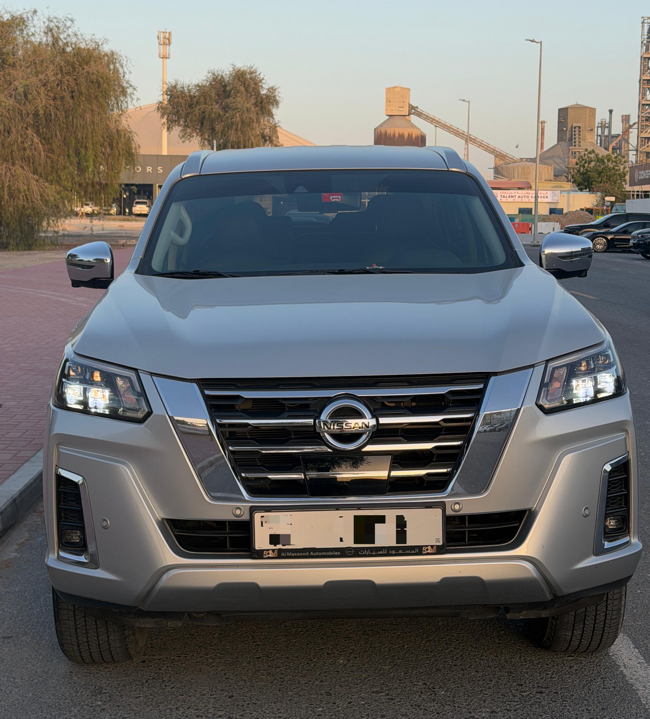 Silber Nissan Xterra Platinum 2022
