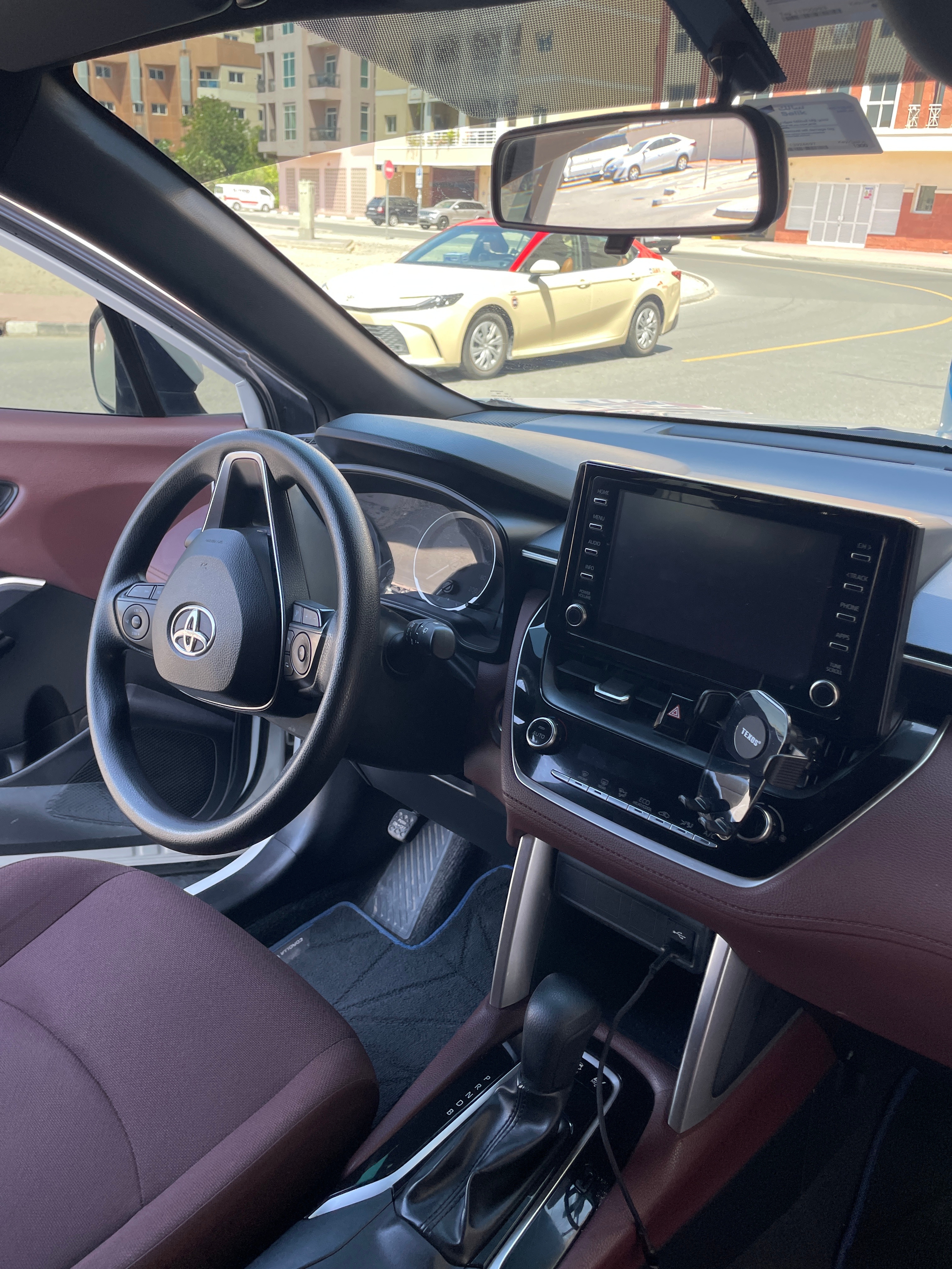 أبيض تويوتا Corolla Cross XL 2024