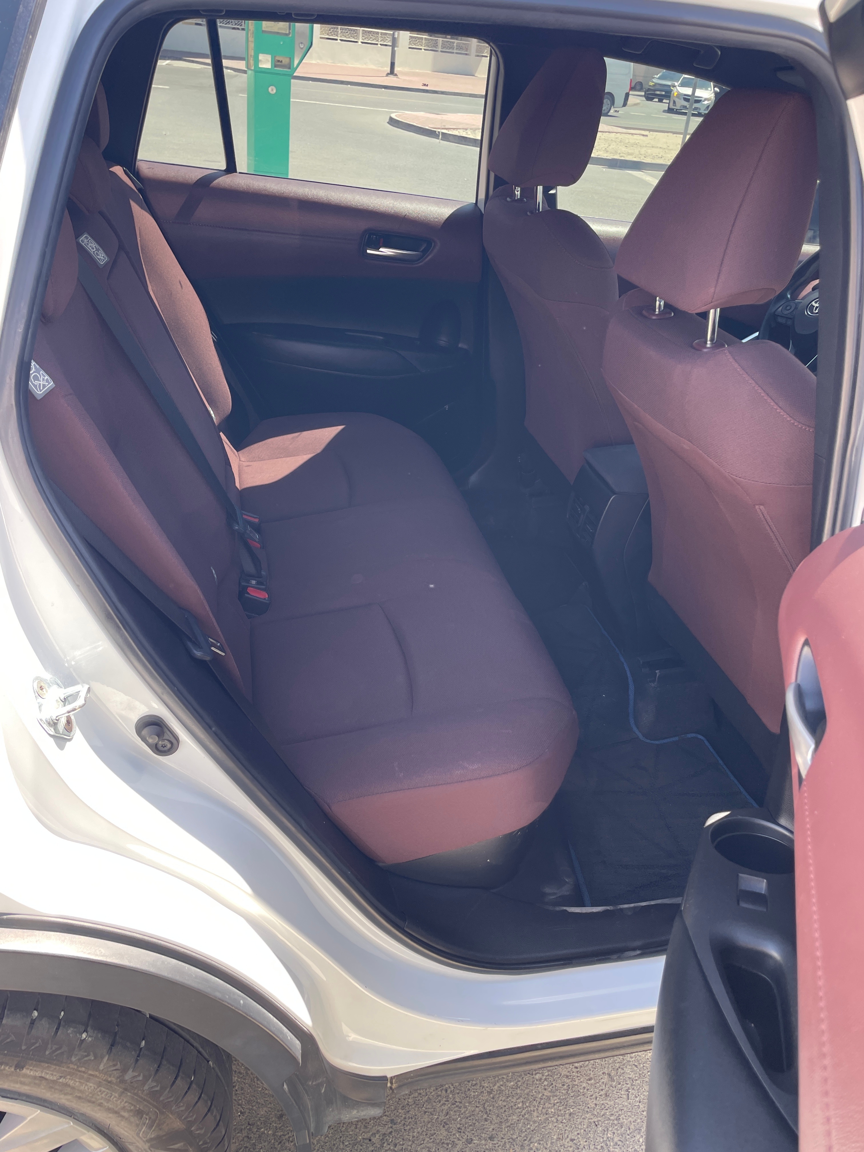 أبيض تويوتا Corolla Cross XL 2024