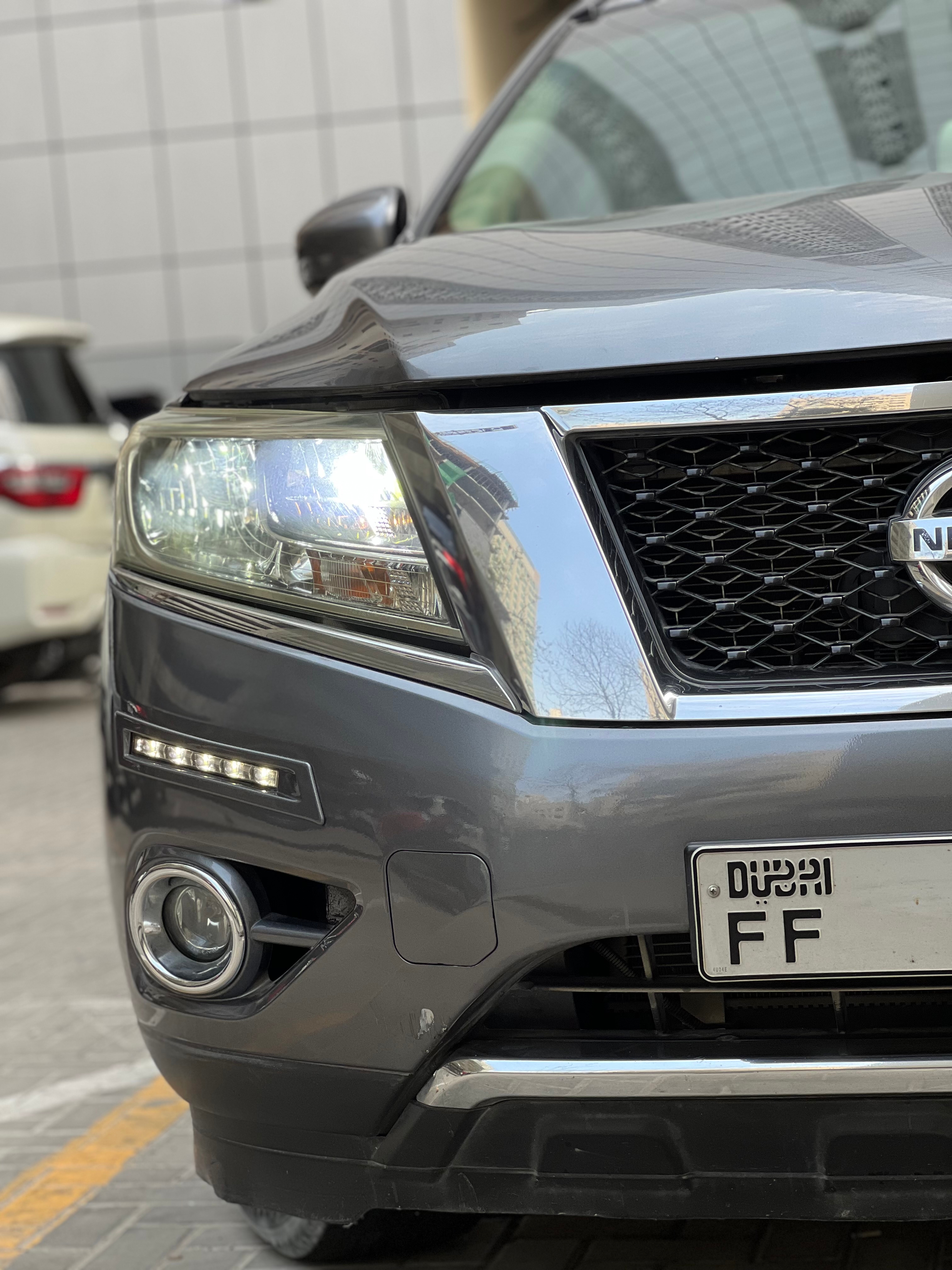 Gris metalizado Nissan Pathfinder S 2016