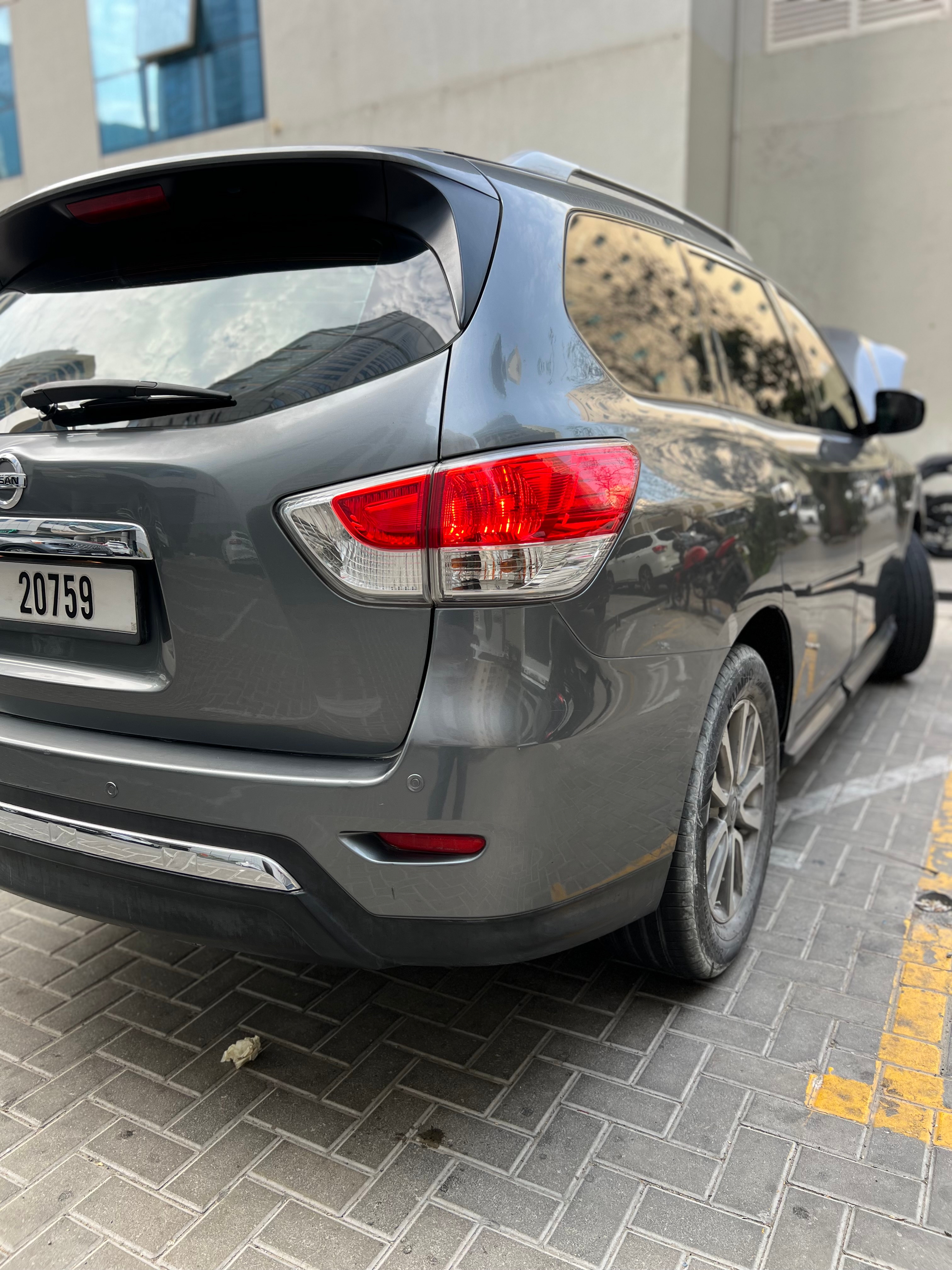Gris metalizado Nissan Pathfinder S 2016