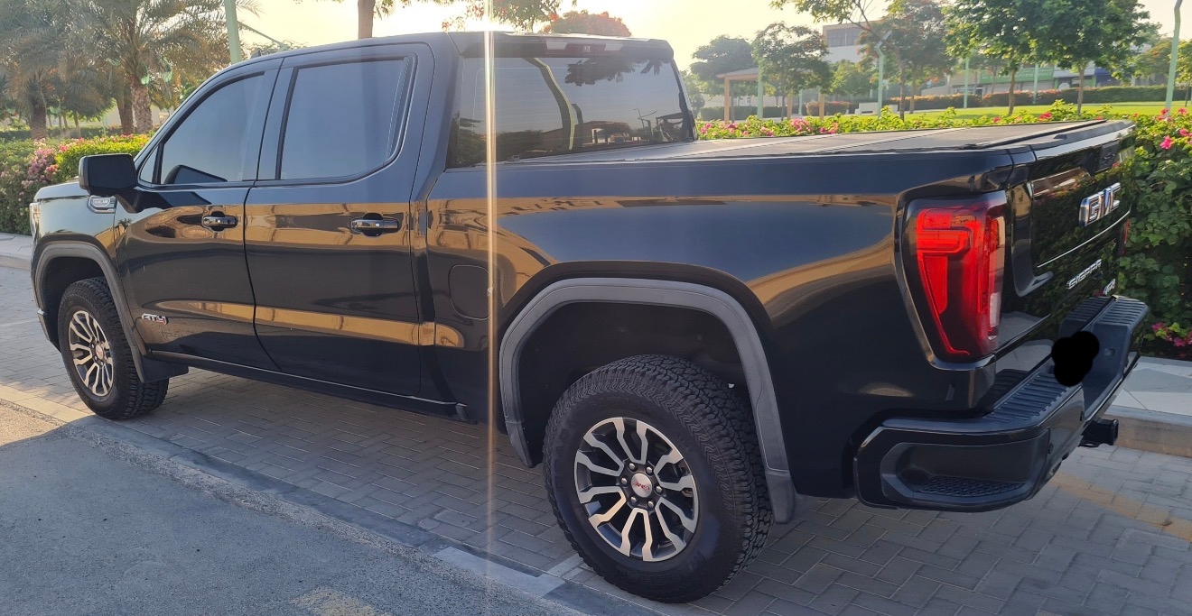 Black GMC Sierra AT4X 2021