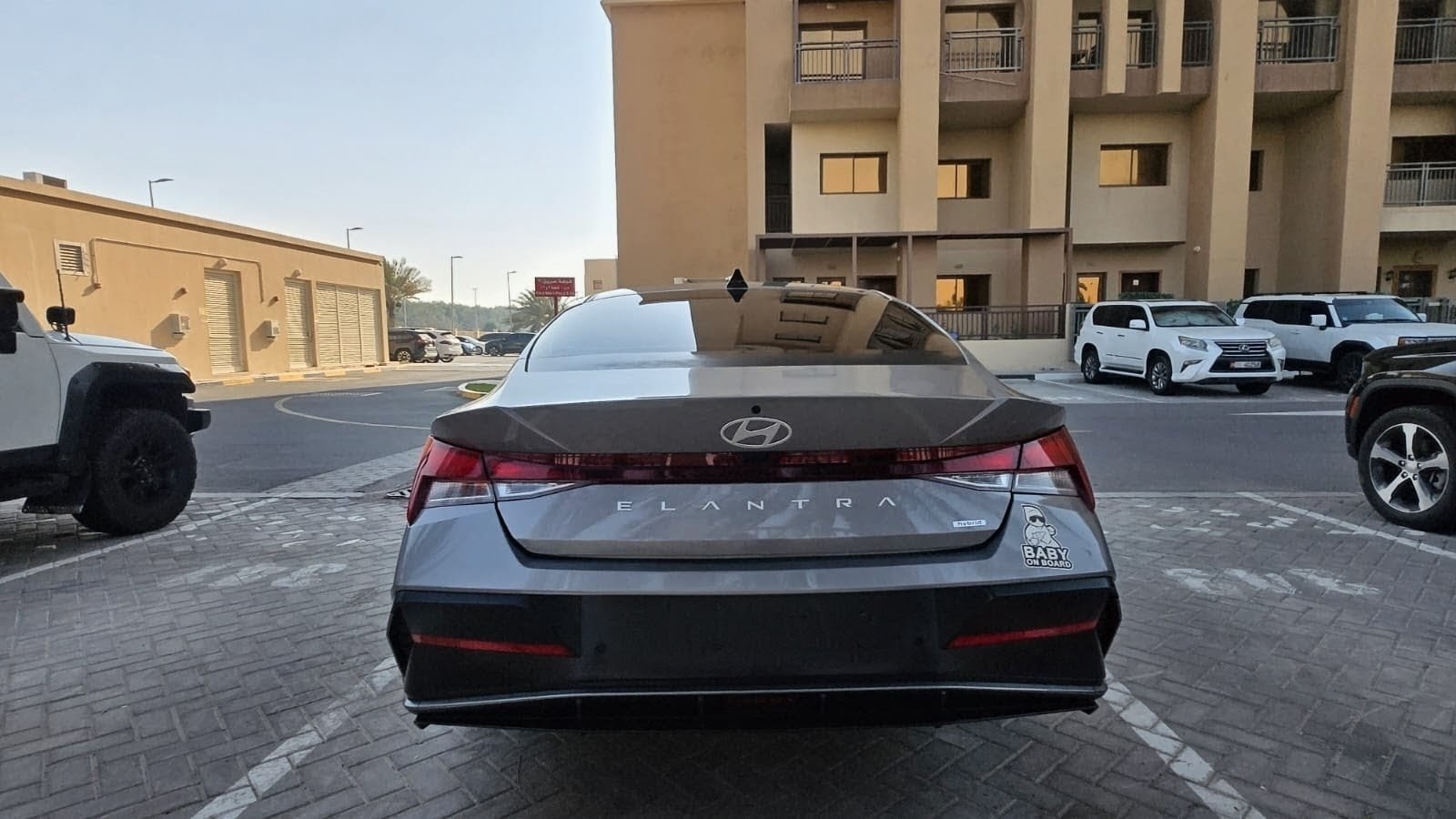 gris Hyundai Elantra Hybrid Blue 2024