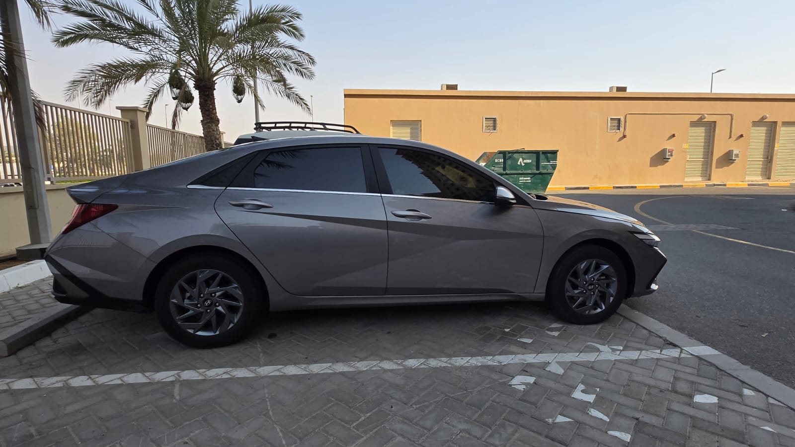 gris Hyundai Elantra Hybrid Blue 2024