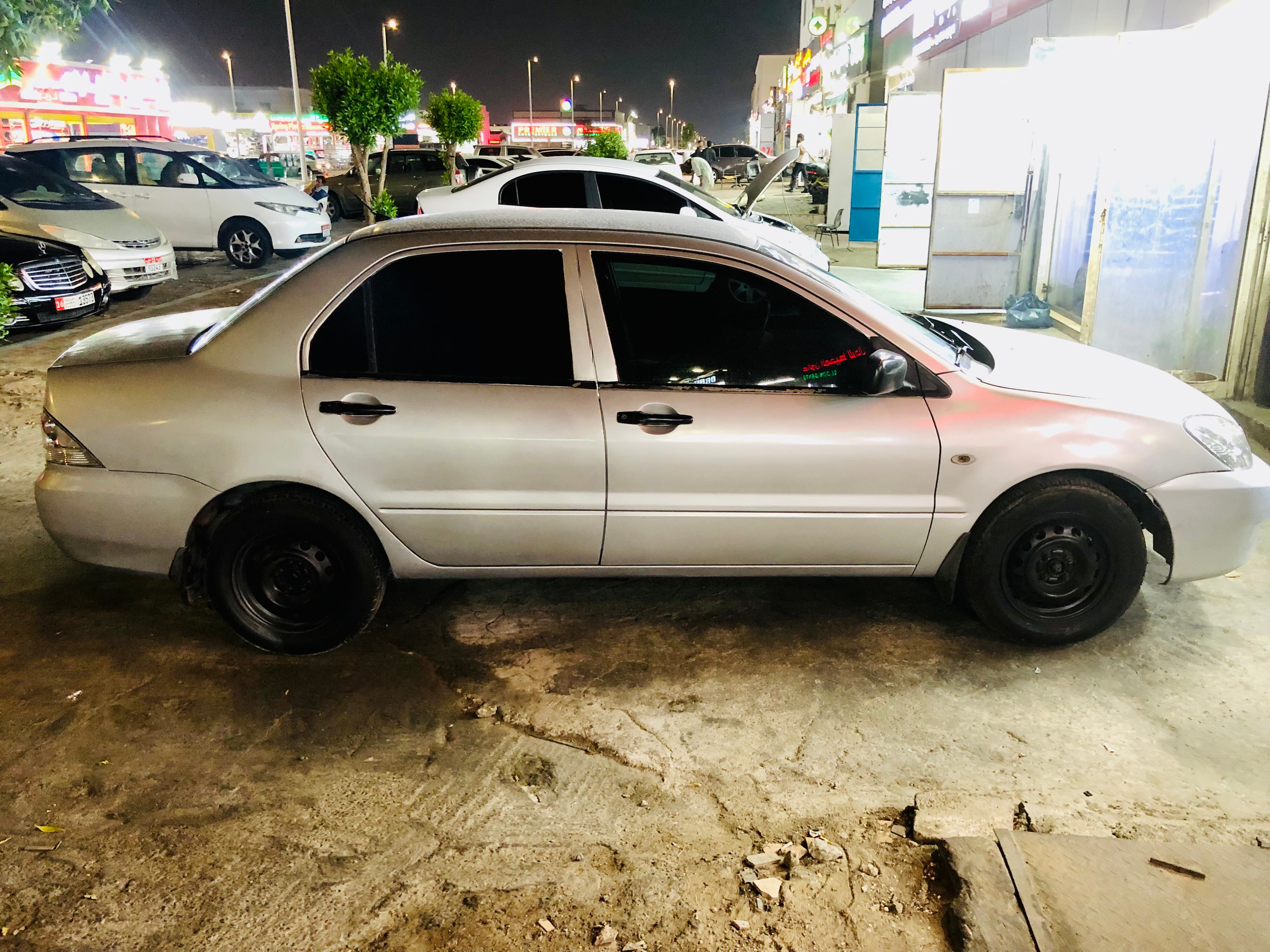Silber Mitsubishi Lancer GL 2010