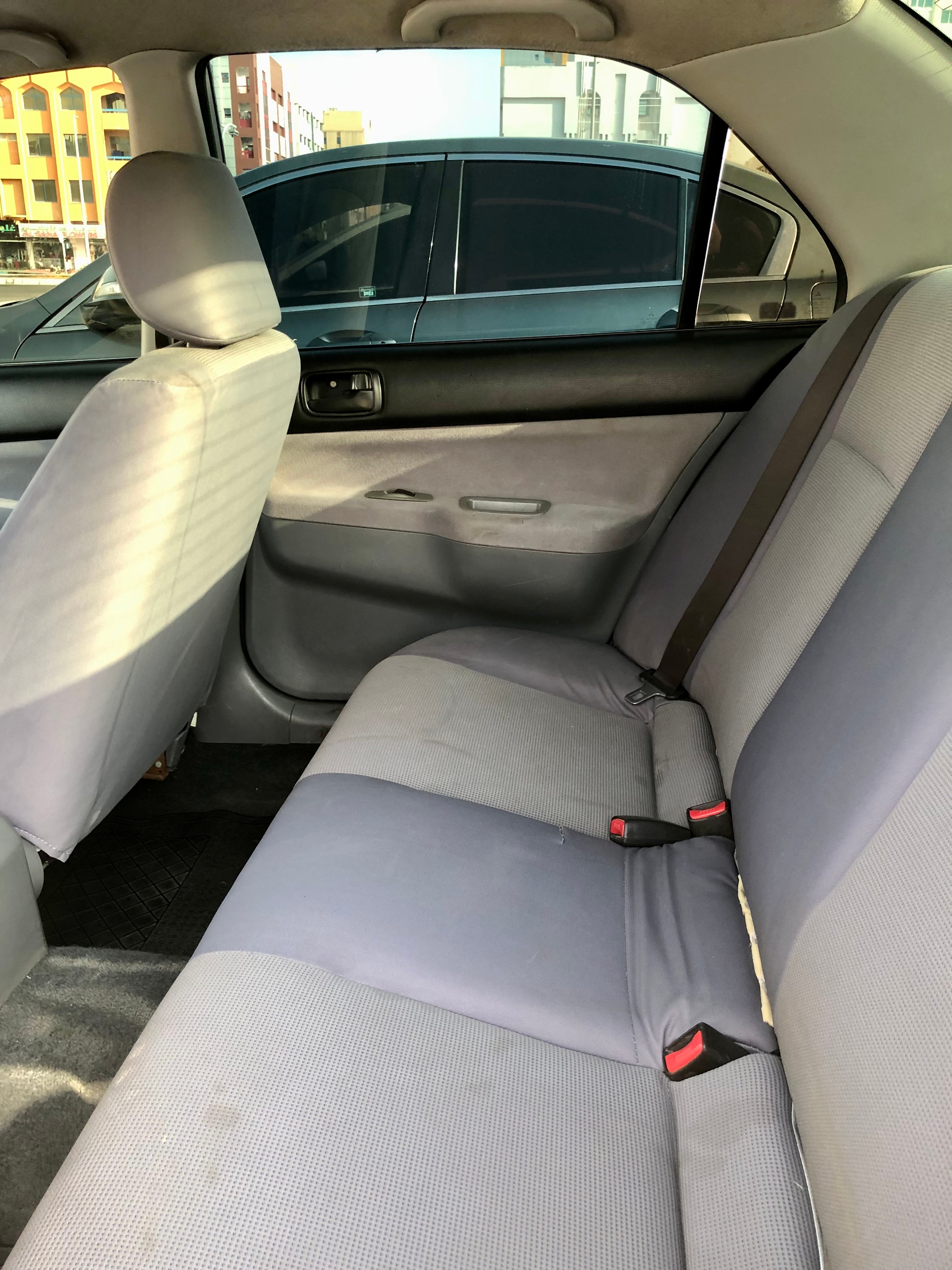 Silber Mitsubishi Lancer GL 2010