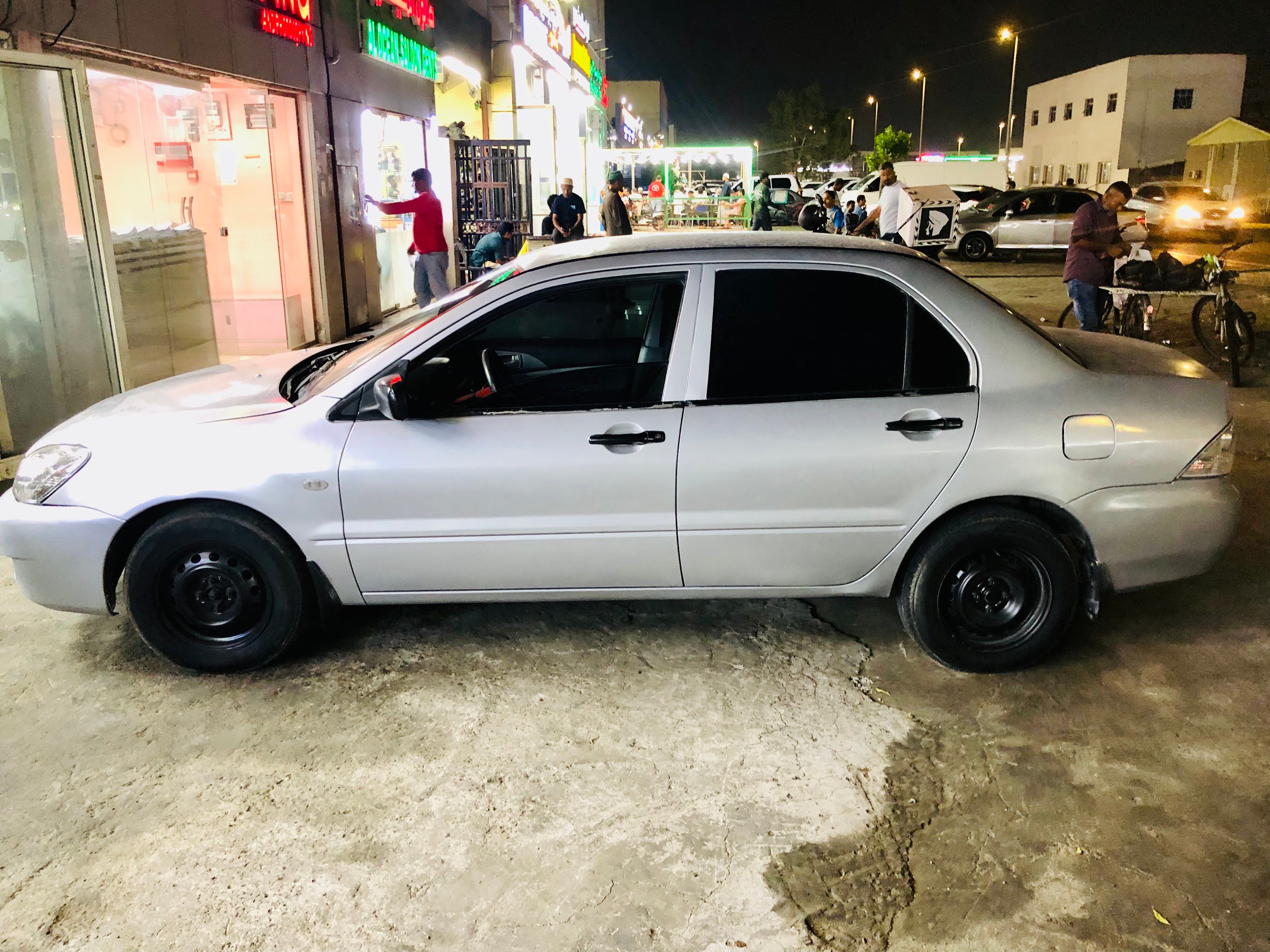 Silber Mitsubishi Lancer GL 2010