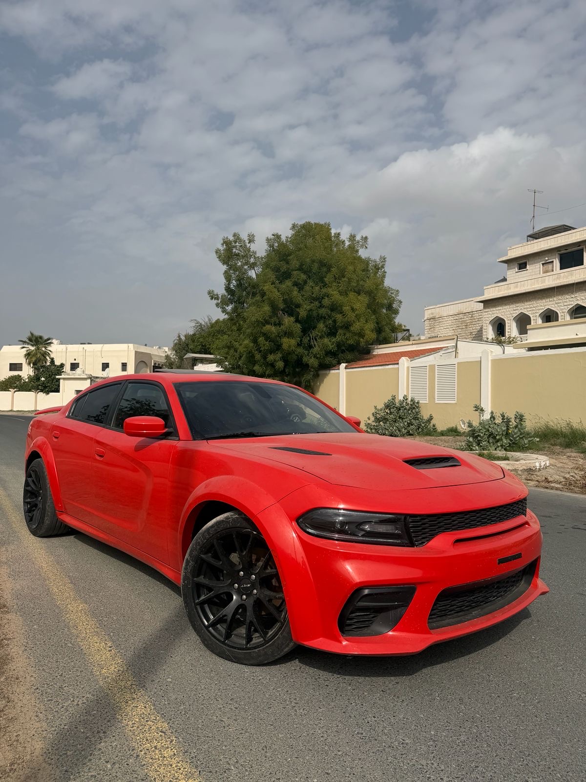 红色的 Dodge 充电器V6 2019