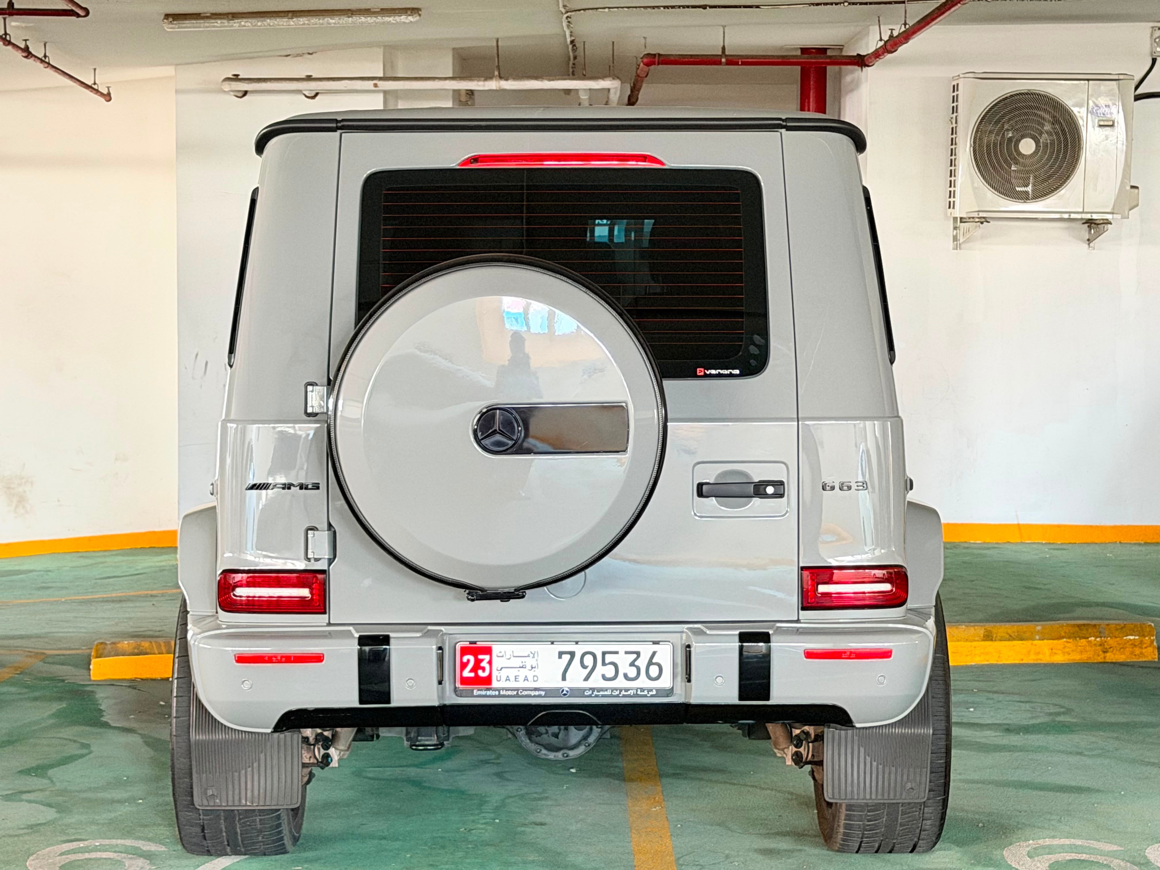 gris Mercedes Benz AMG G63 2019
