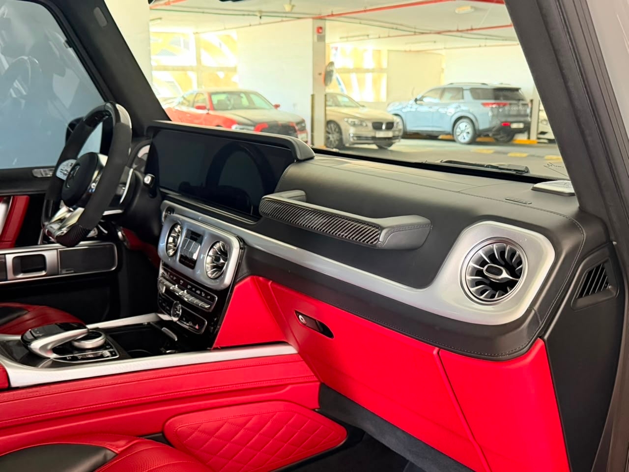 Серый Mercedes Benz AMG G63 2019 год