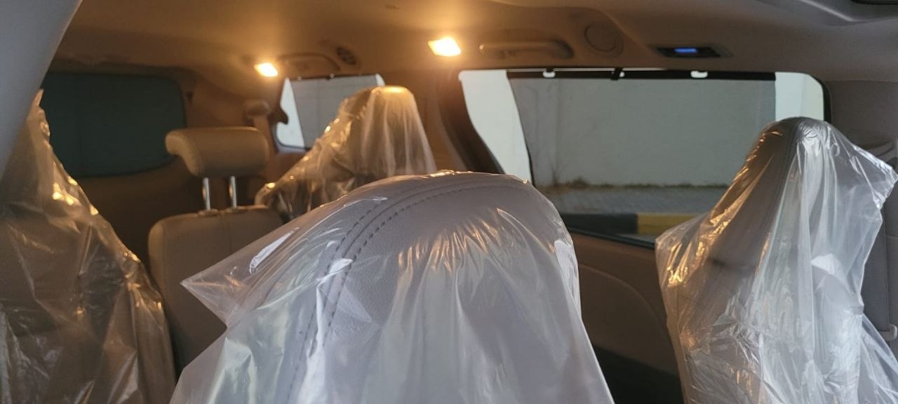 White Toyota Sienna Limited 7-Passenger 2015