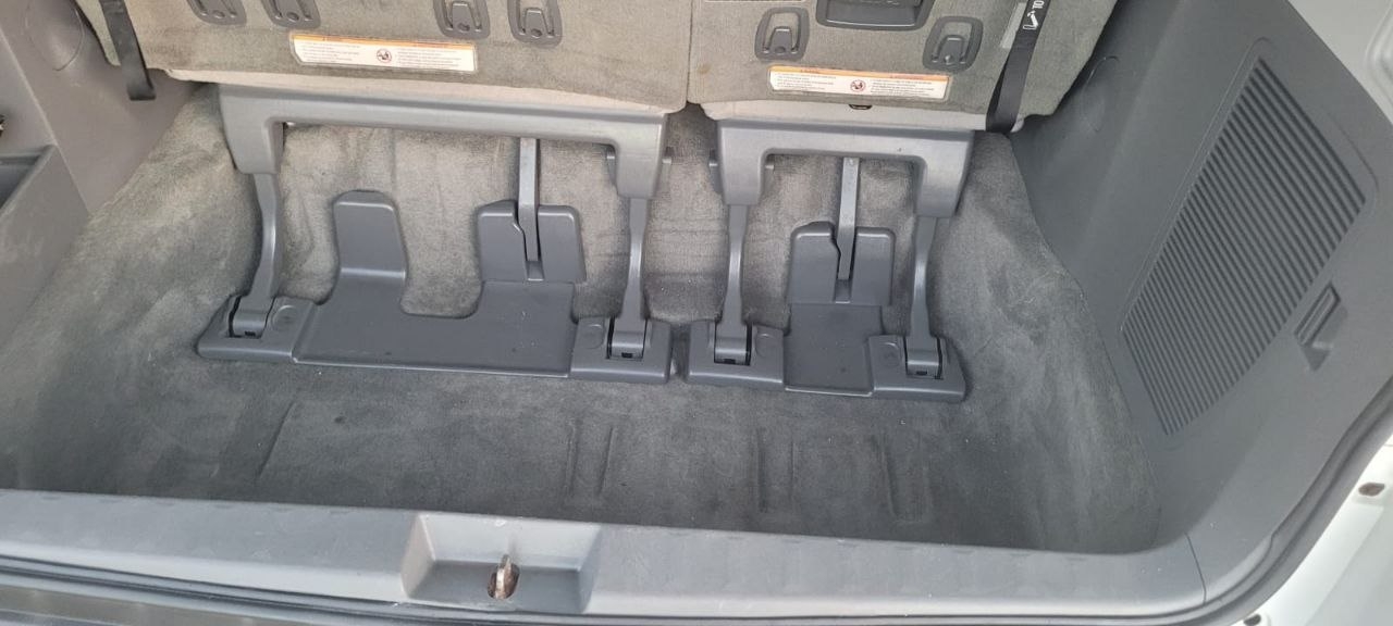 White Toyota Sienna Limited 7-Passenger 2015