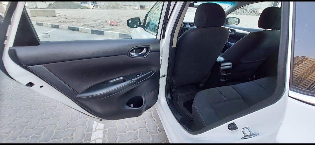 Blanc Nissan Sentra S 2017