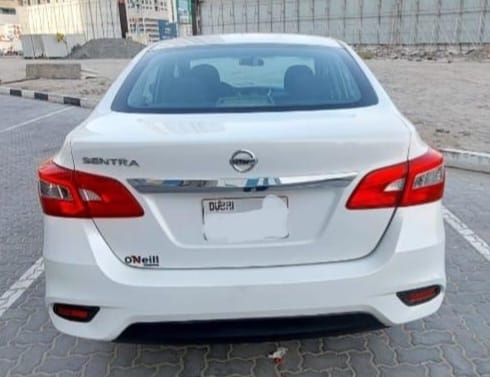Blanc Nissan Sentra S 2017