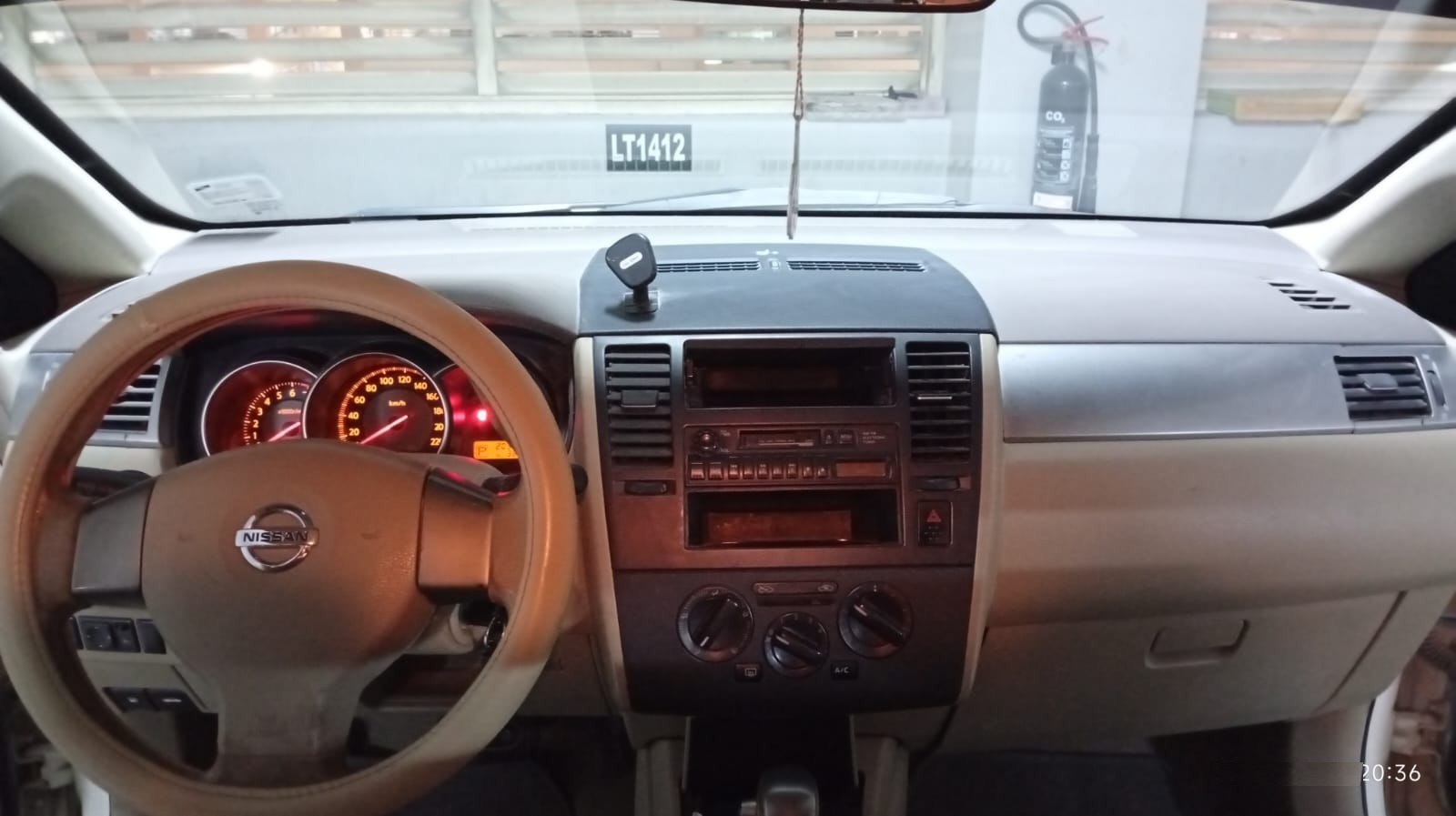 Blanco perla Nissan Tiida S 2009
