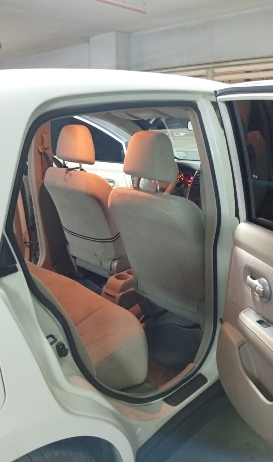 Blanco perla Nissan Tiida S 2009