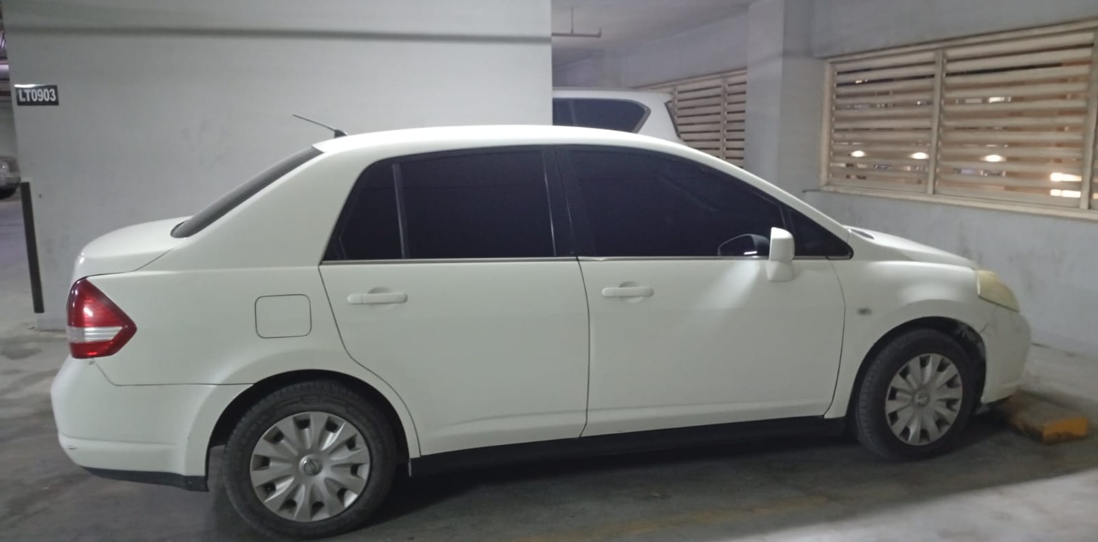 Parelwit Nissan Tiida S 2009