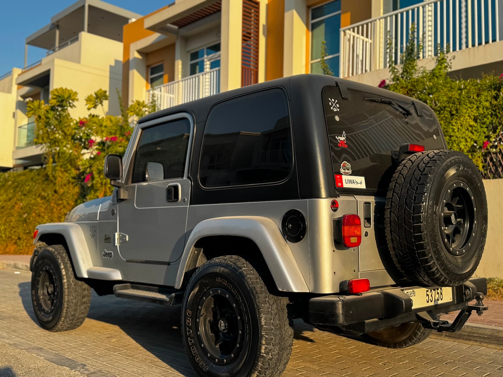 فضي جيب Wrangler Sahara ٢٠٠٦