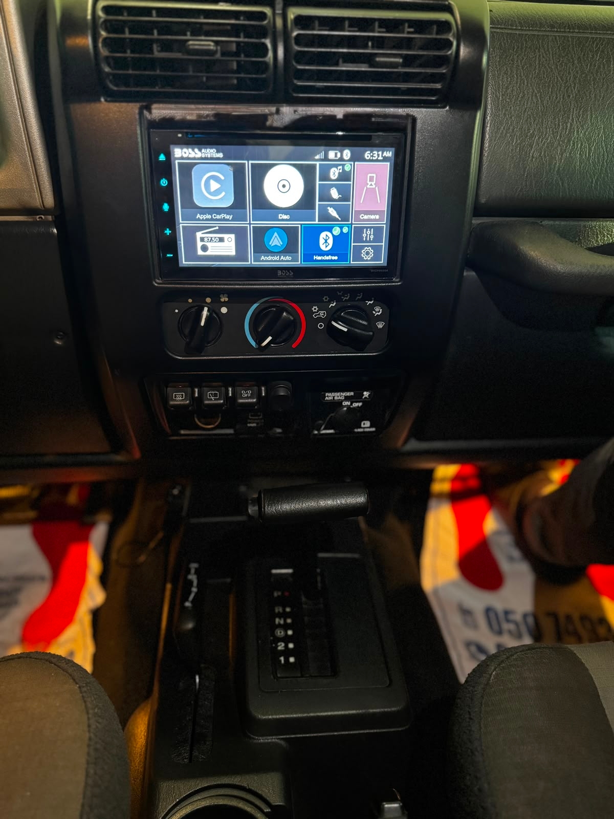 Silver Jeep Wrangler Sahara 2006