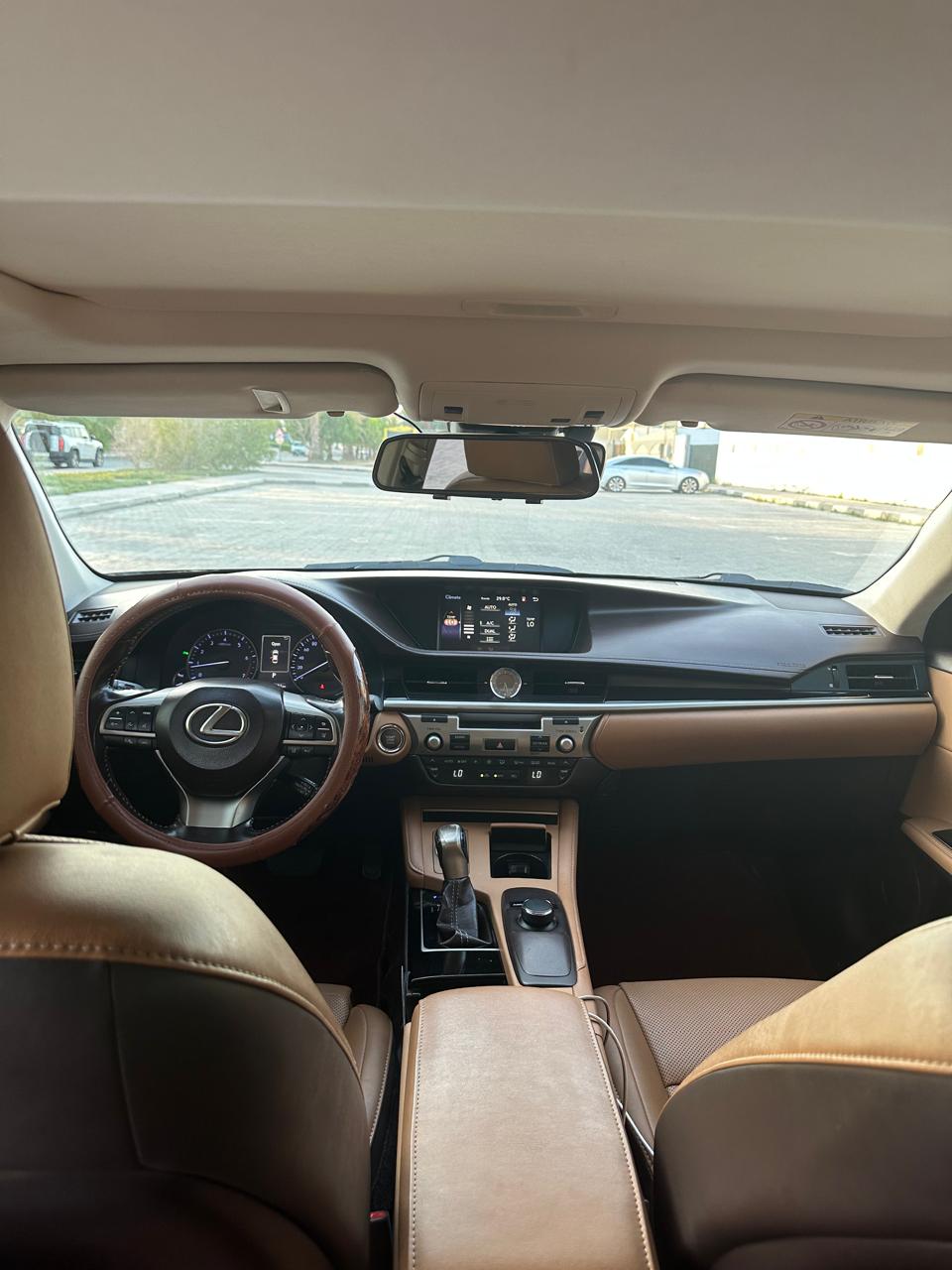 Schwarz Lexus ES 350 2017