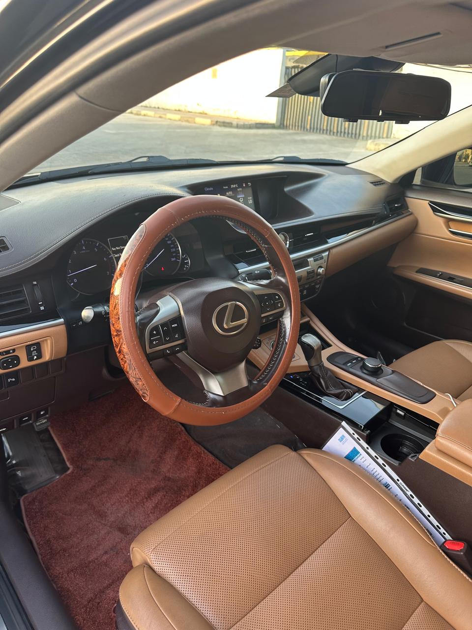 Black Lexus ES 350 2017