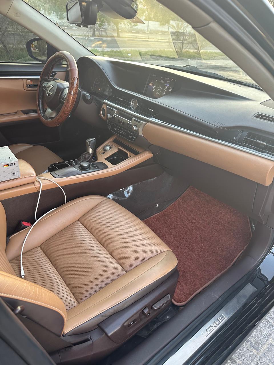 Black Lexus ES 350 2017