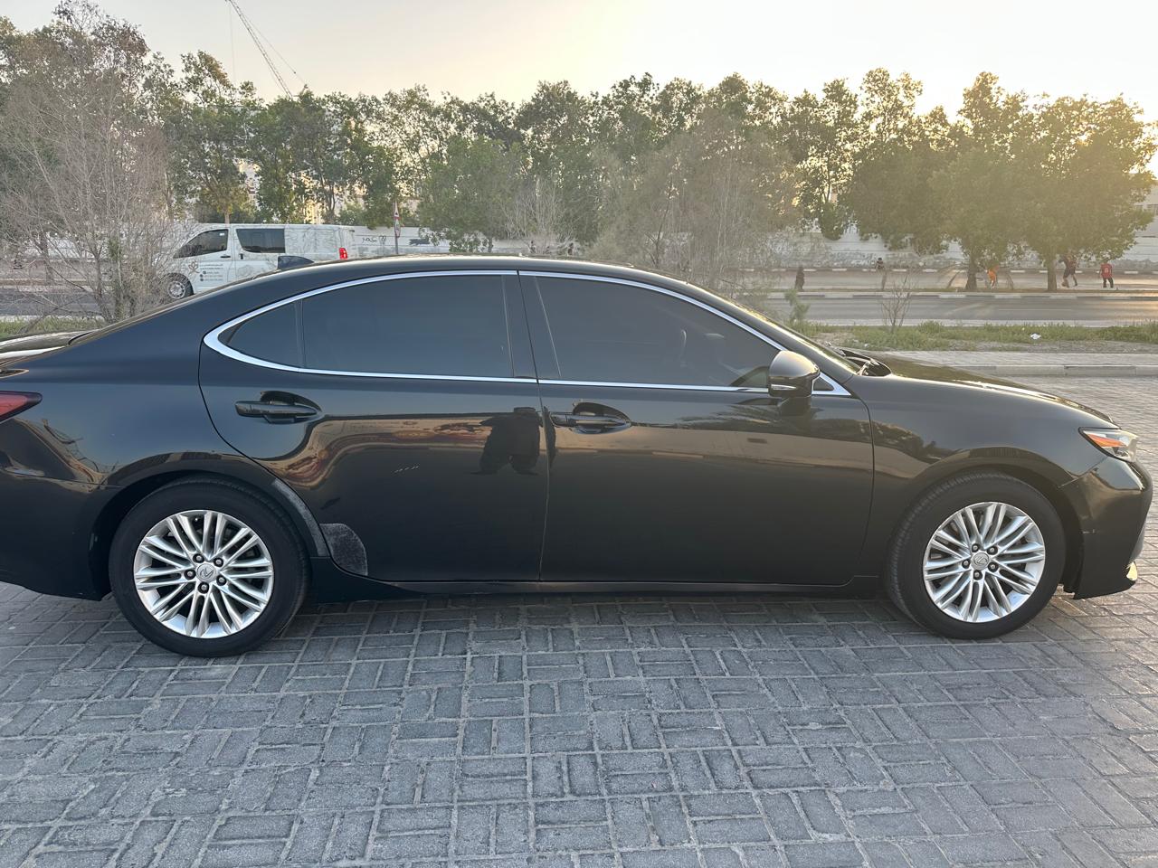Schwarz Lexus ES 350 2017