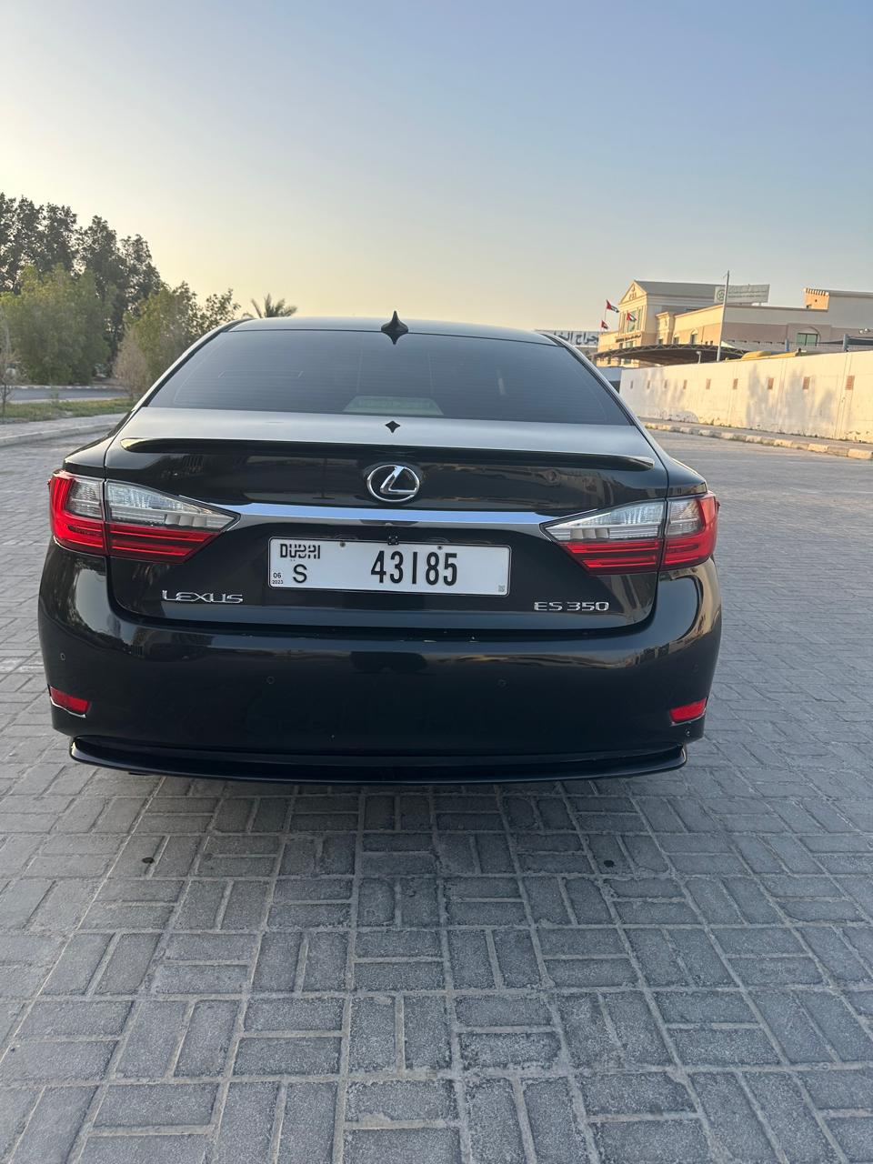 Schwarz Lexus ES 350 2017