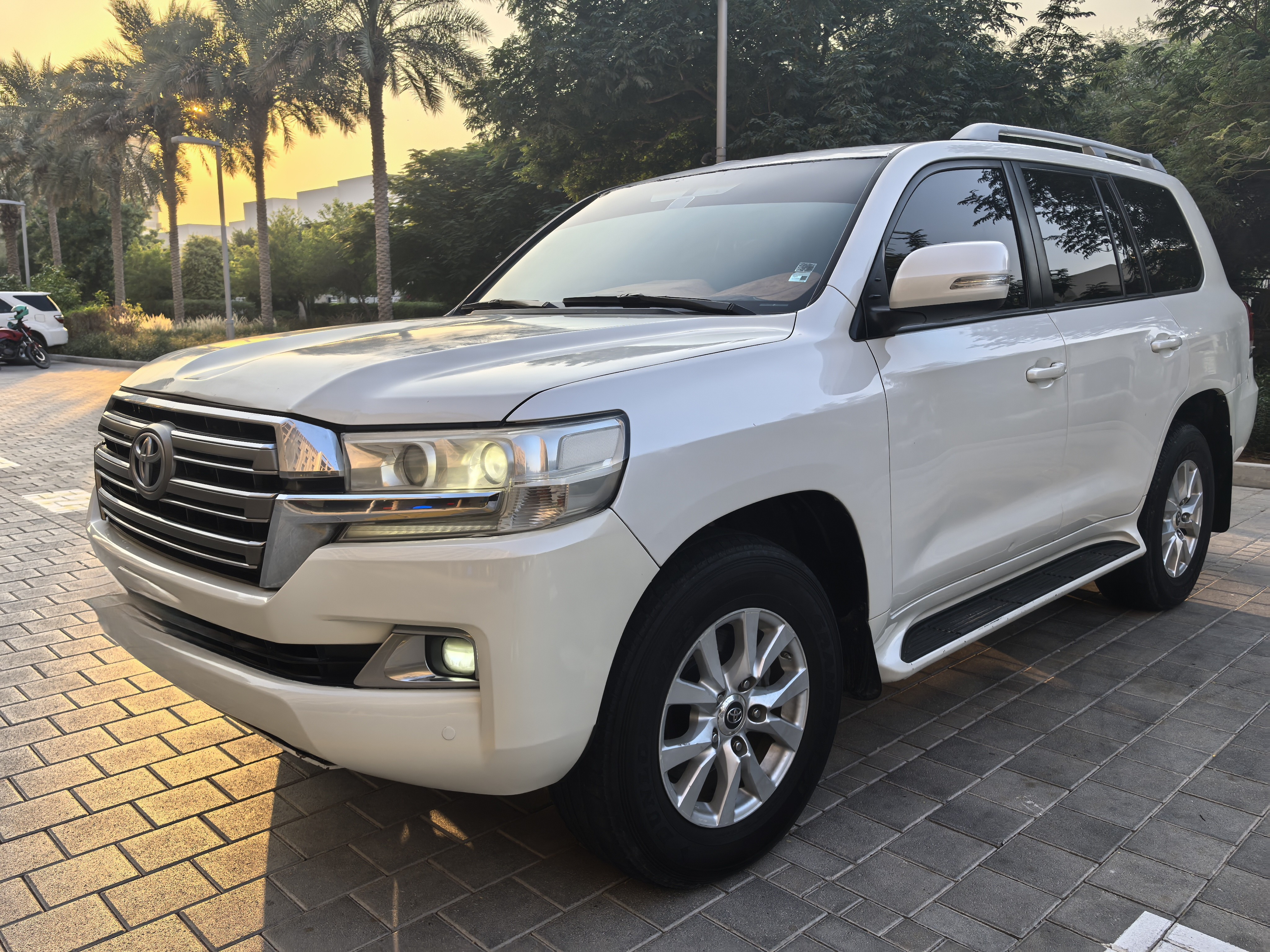 White Toyota Land Cruiser EXR 2016