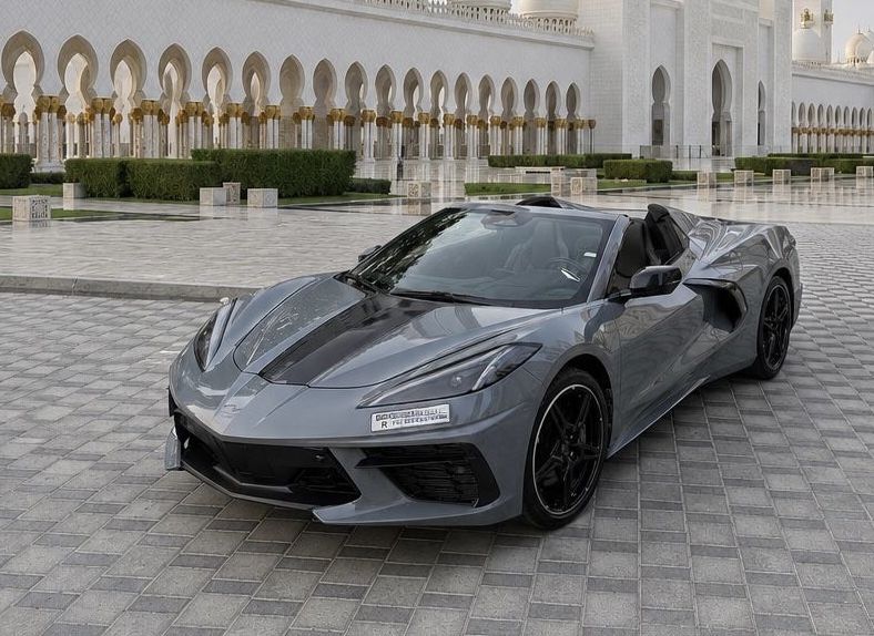 gris Chevrolet Corvette C8 Stingray Convertible 2024