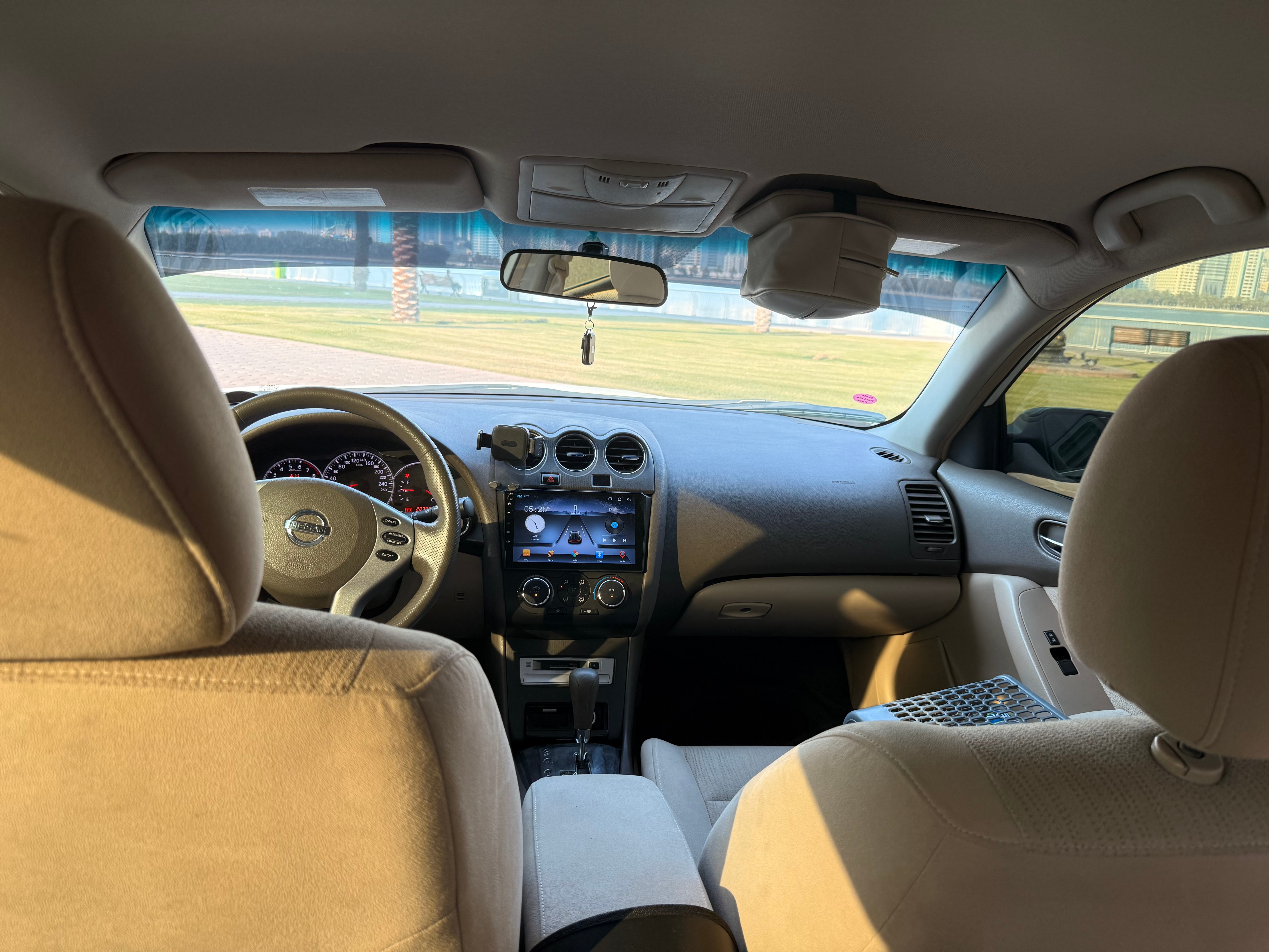 White Nissan Altima 2.5 S 2010