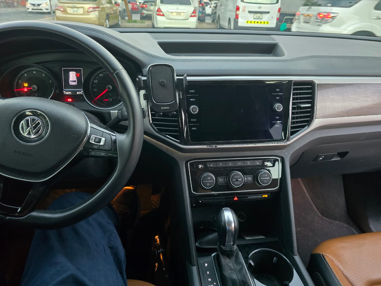 White Volkswagen Teramont Highline 2019