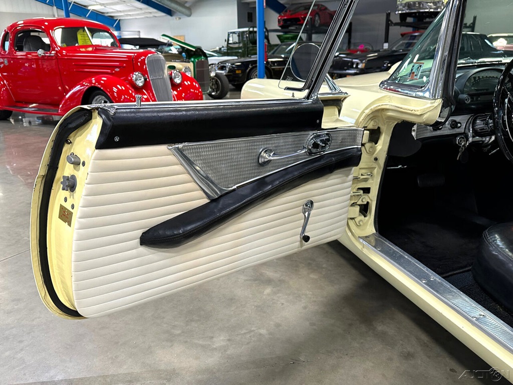Yellow Ford Thunderbird Sport 1980