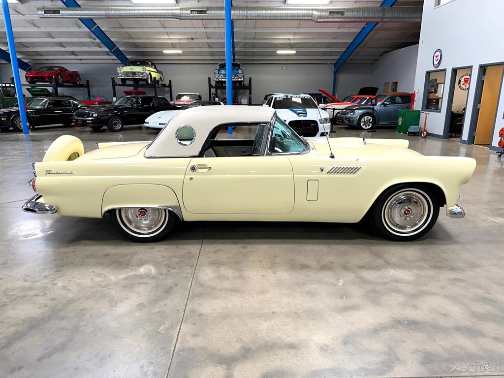 Yellow Ford Thunderbird Sport 1980