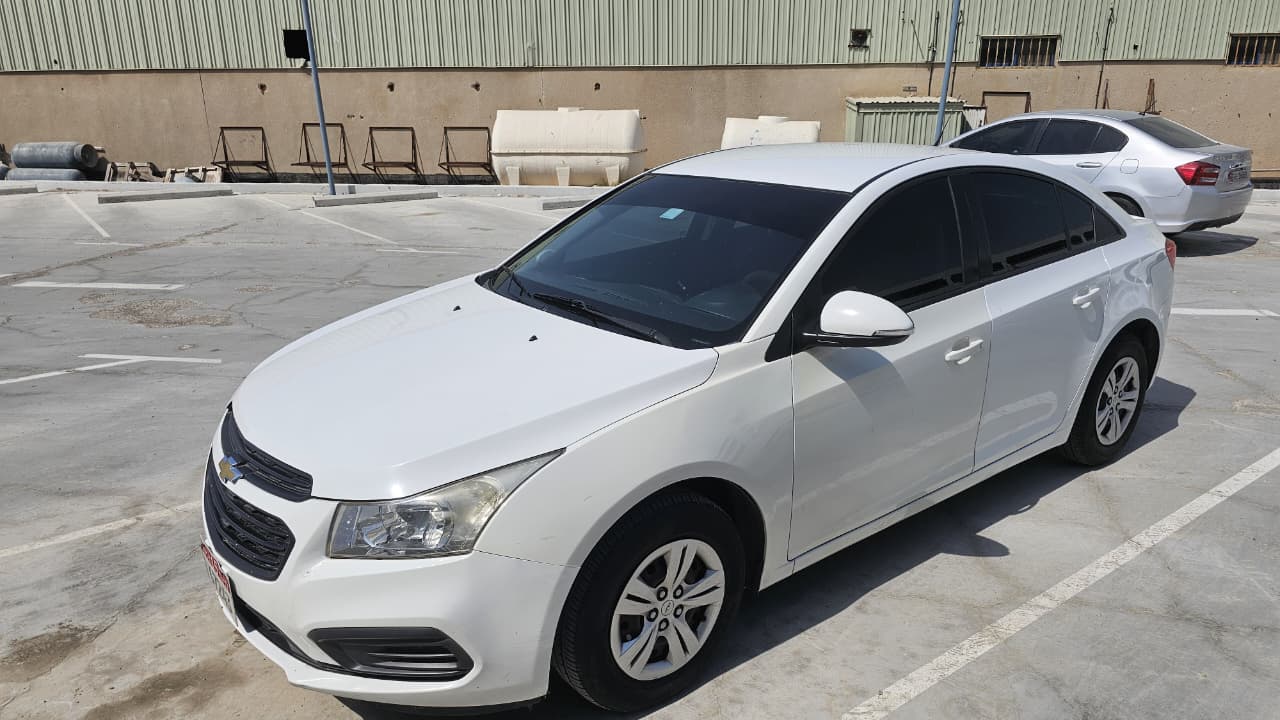 白色的 雪佛兰 Cruze LS 2016 年