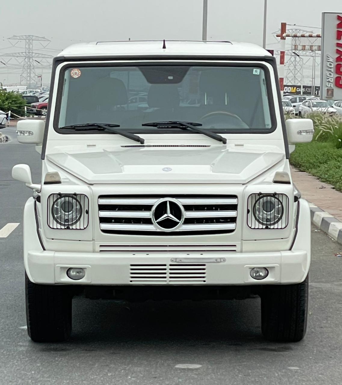 Белый Mercedes Benz G550 2010