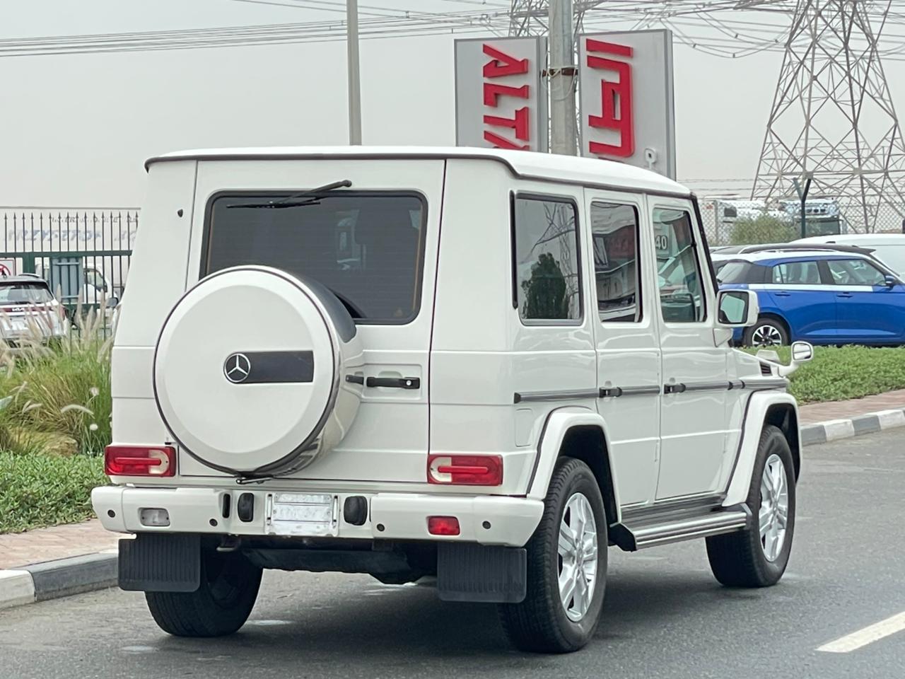 Белый Mercedes Benz G550 2010