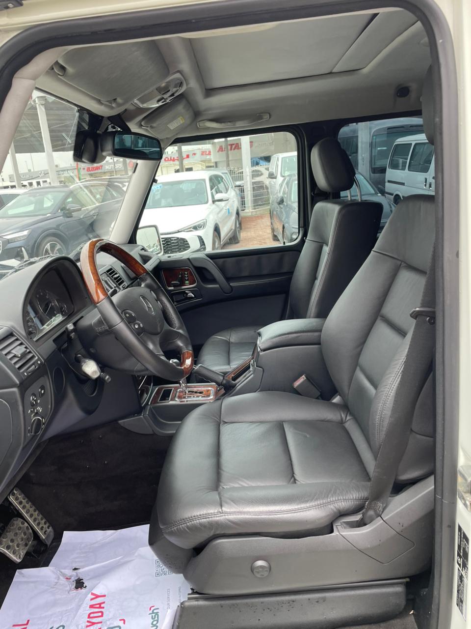 Белый Mercedes Benz G550 2010