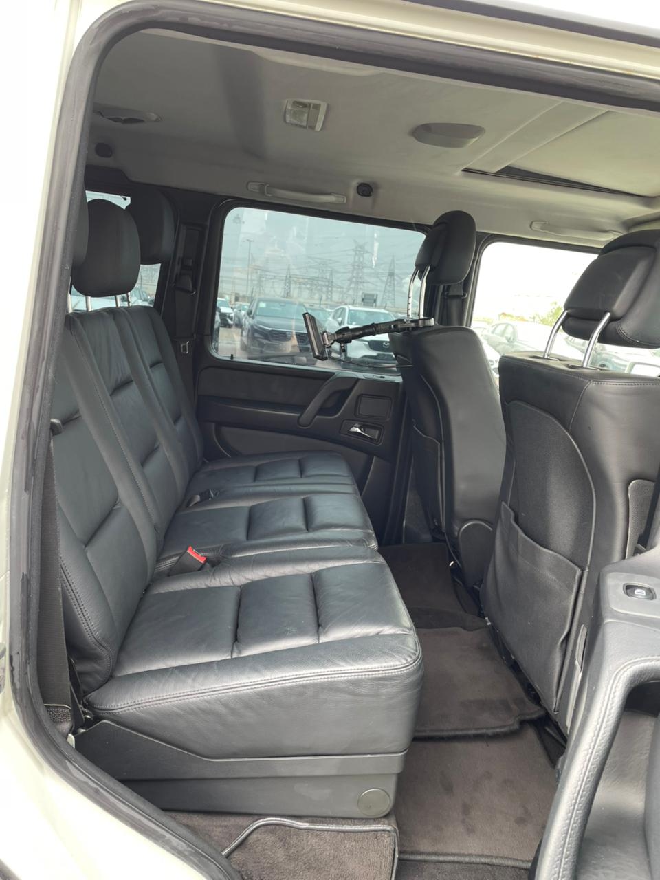 Beyaz Mercedes Benz G550 2010