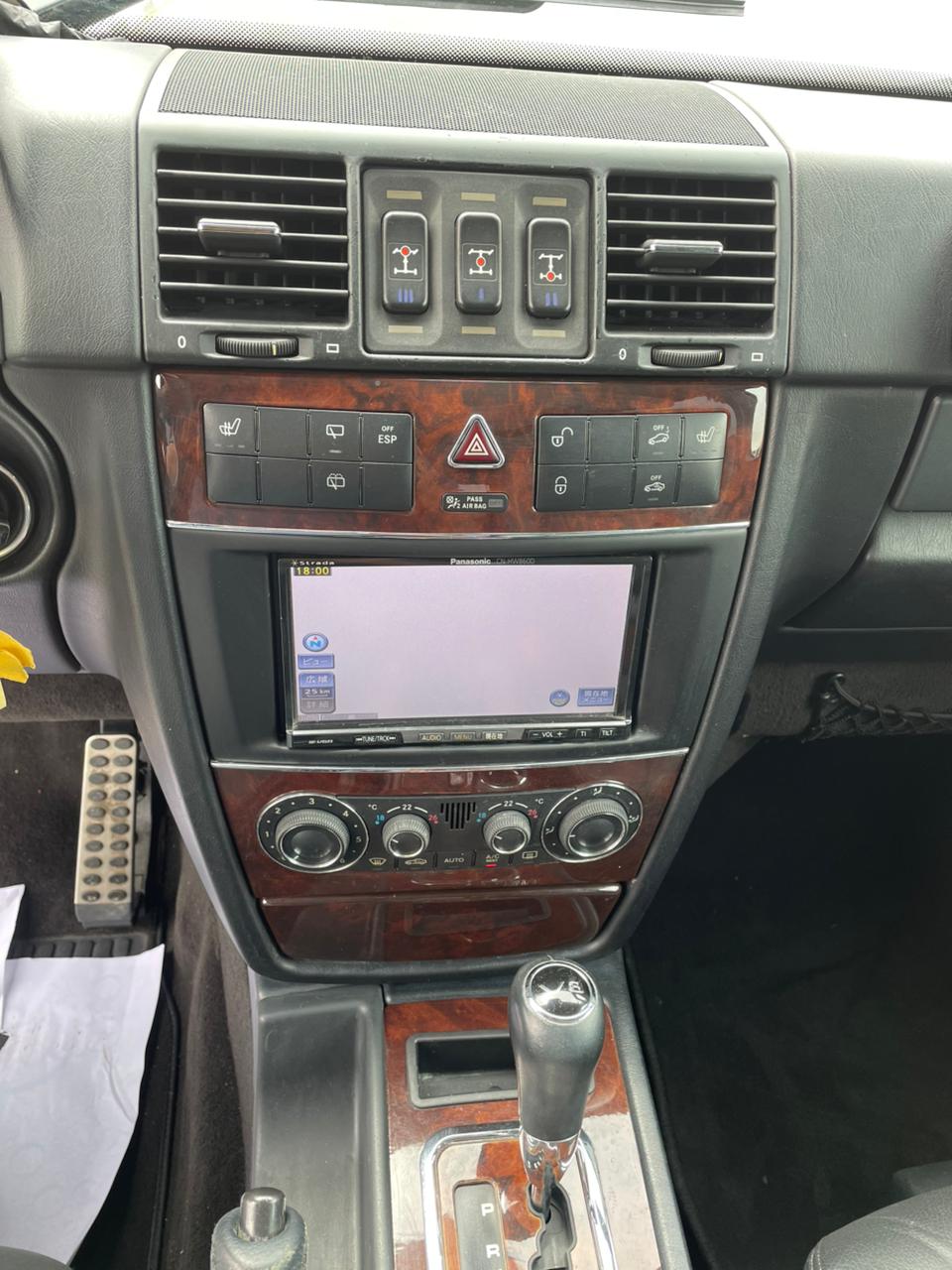 Beyaz Mercedes Benz G550 2010