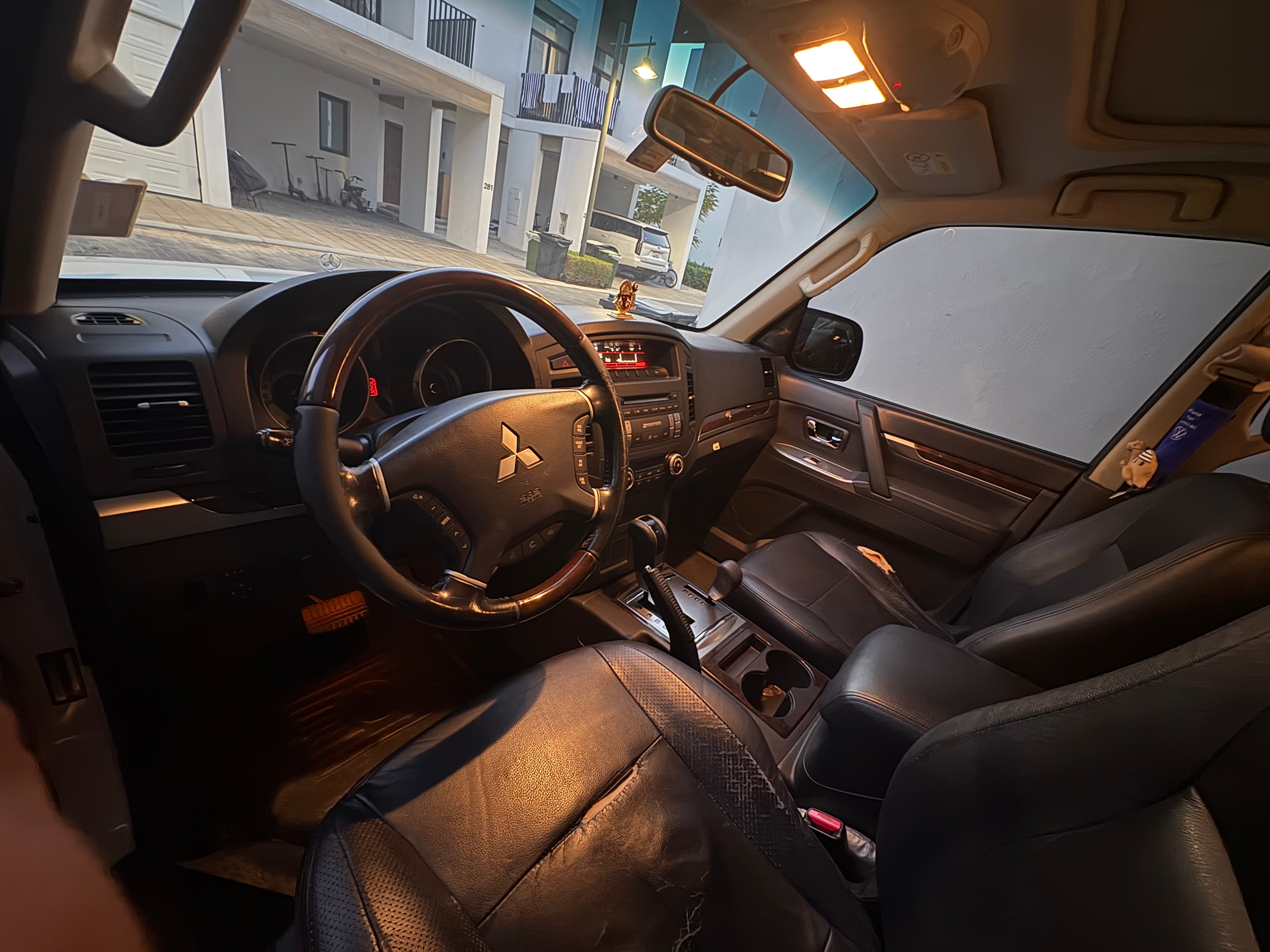 White Mitsubishi Pajero GLS 5 Door 2013