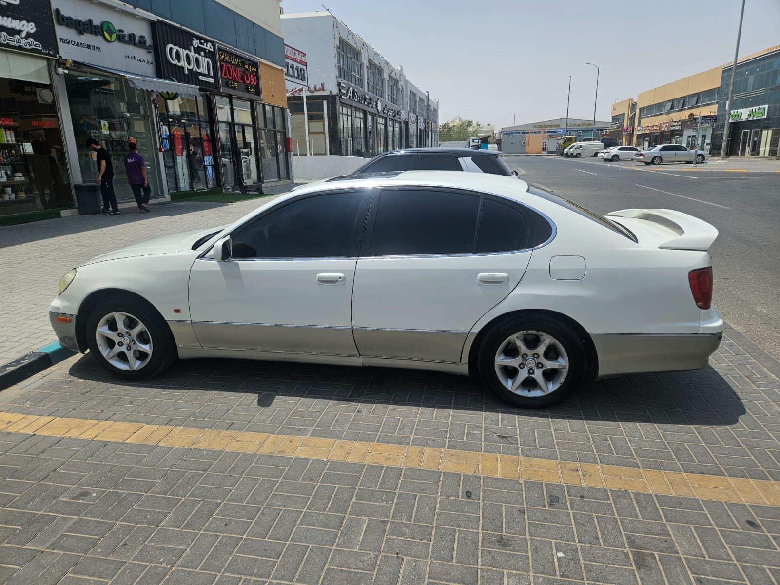 White Lexus GS300 2002
