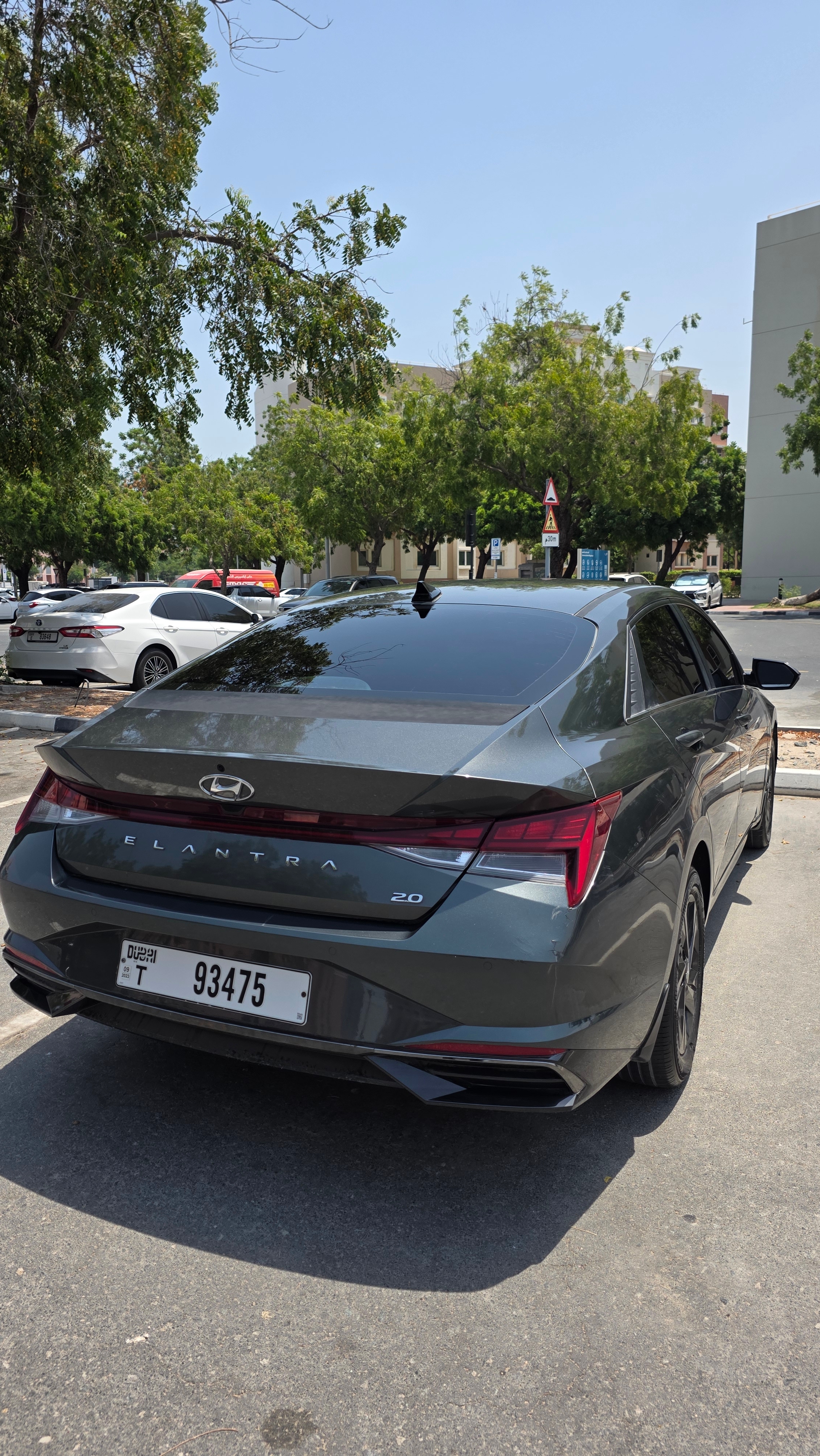 Donkergrijs Hyundai Elantra GL TOP 2022