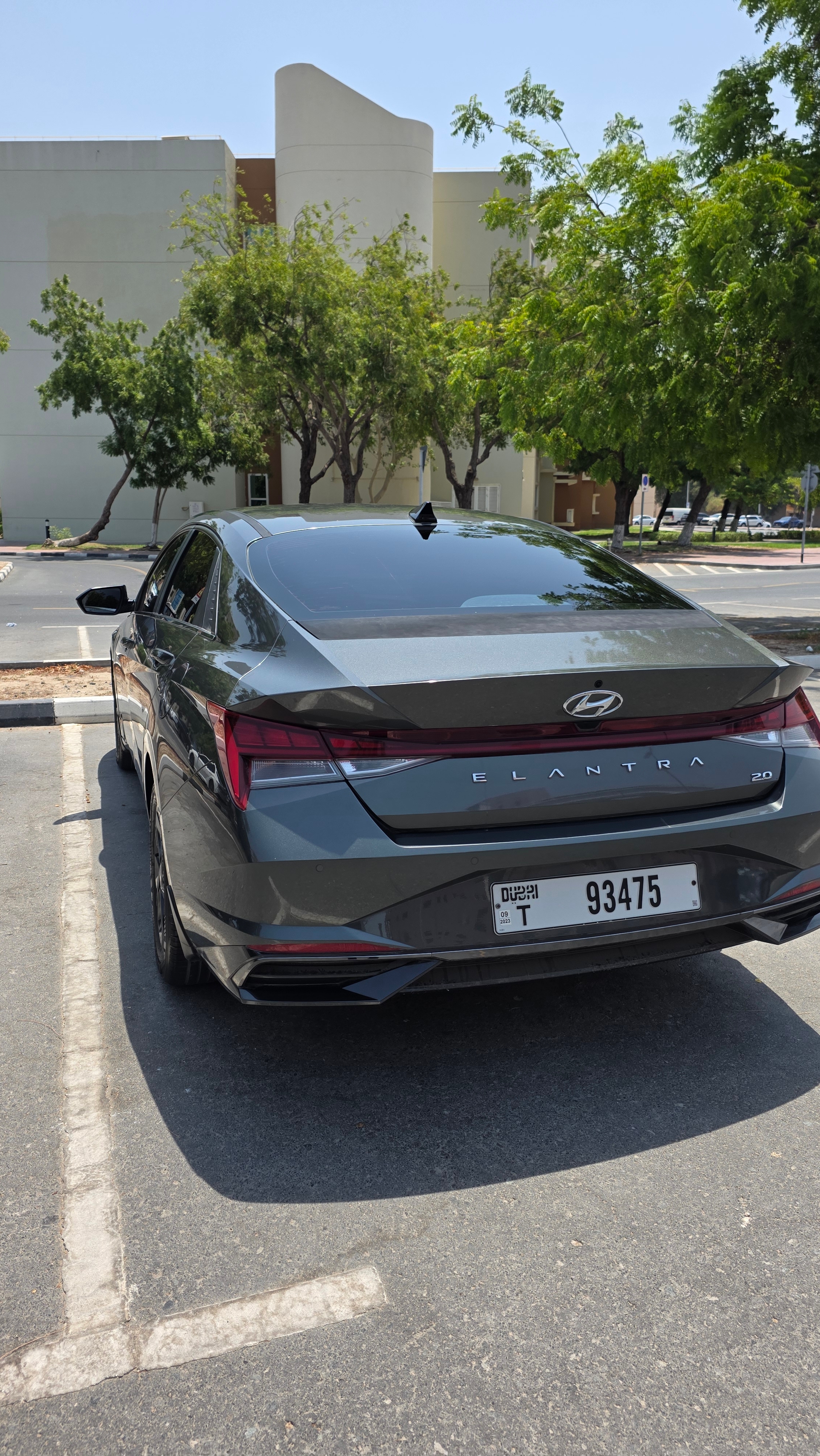 Donkergrijs Hyundai Elantra GL TOP 2022