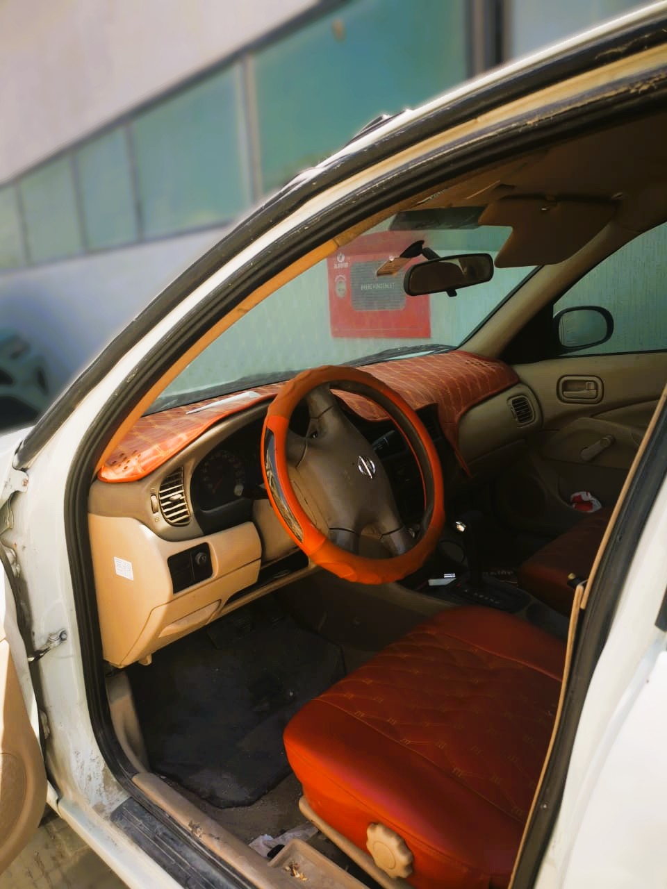 أبيض نيسان صني بيس 2009