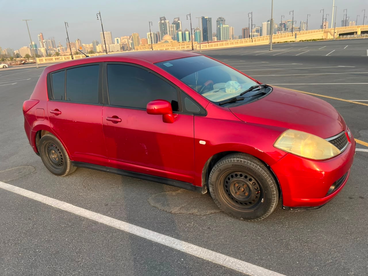 Red Nissan Tiida SE 2007