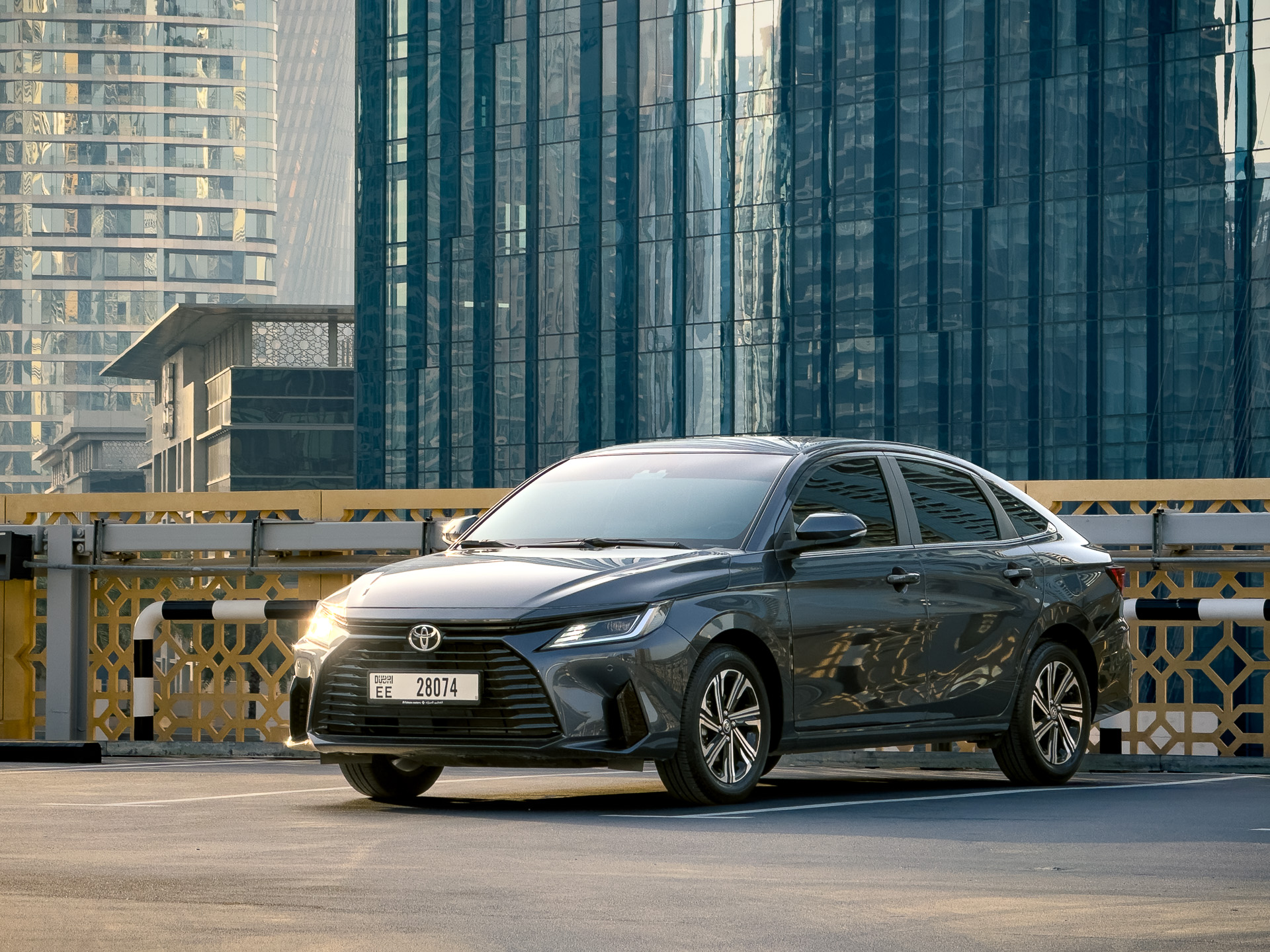 深灰色 丰田 Yaris G 2026
