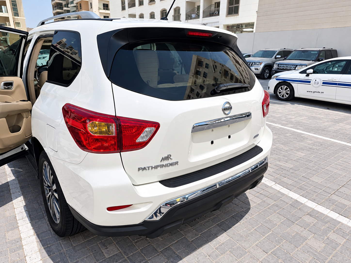 Blanc Nissan Pathfinder S 4WD 2018